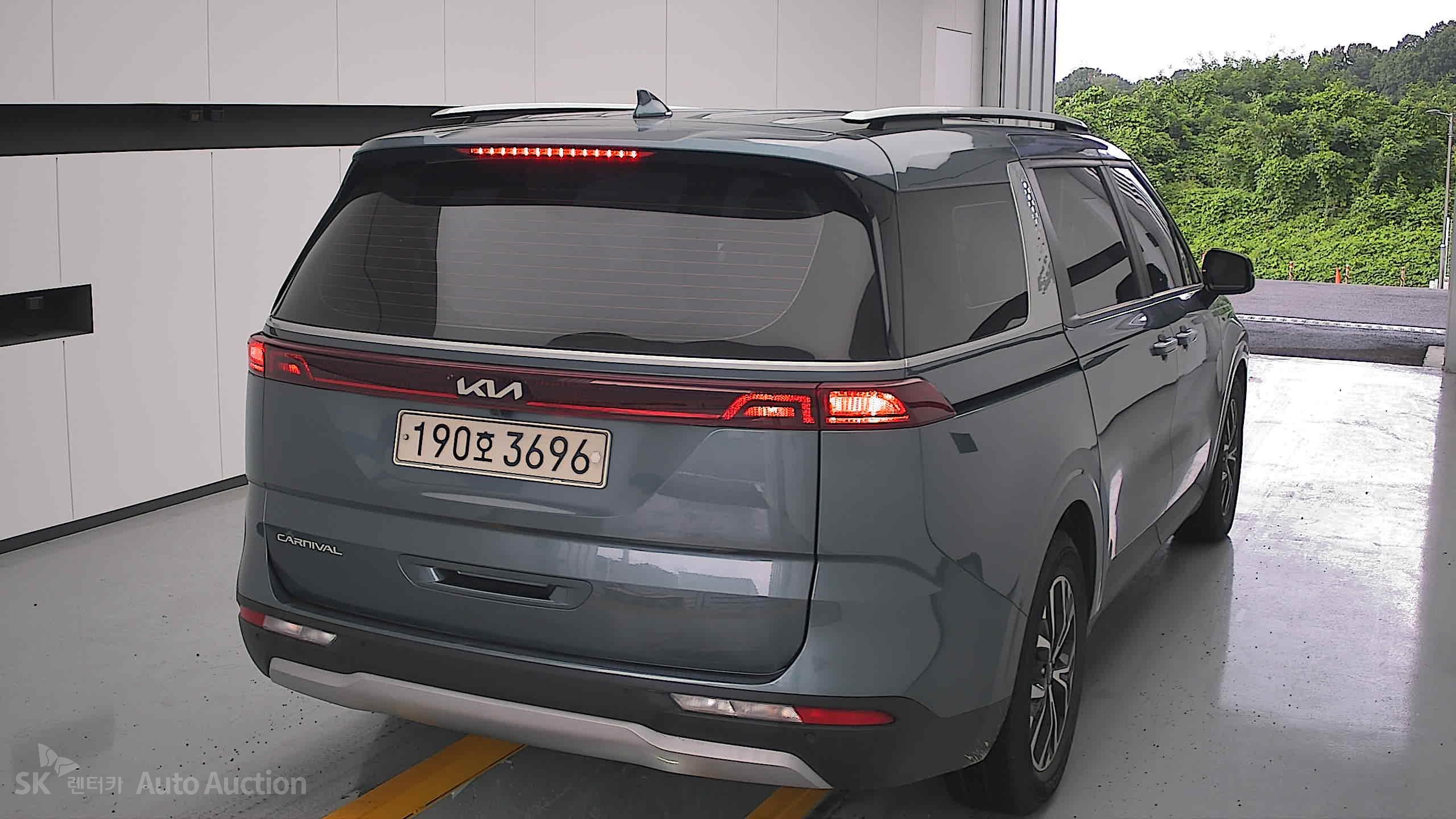 2022 - kia carnival