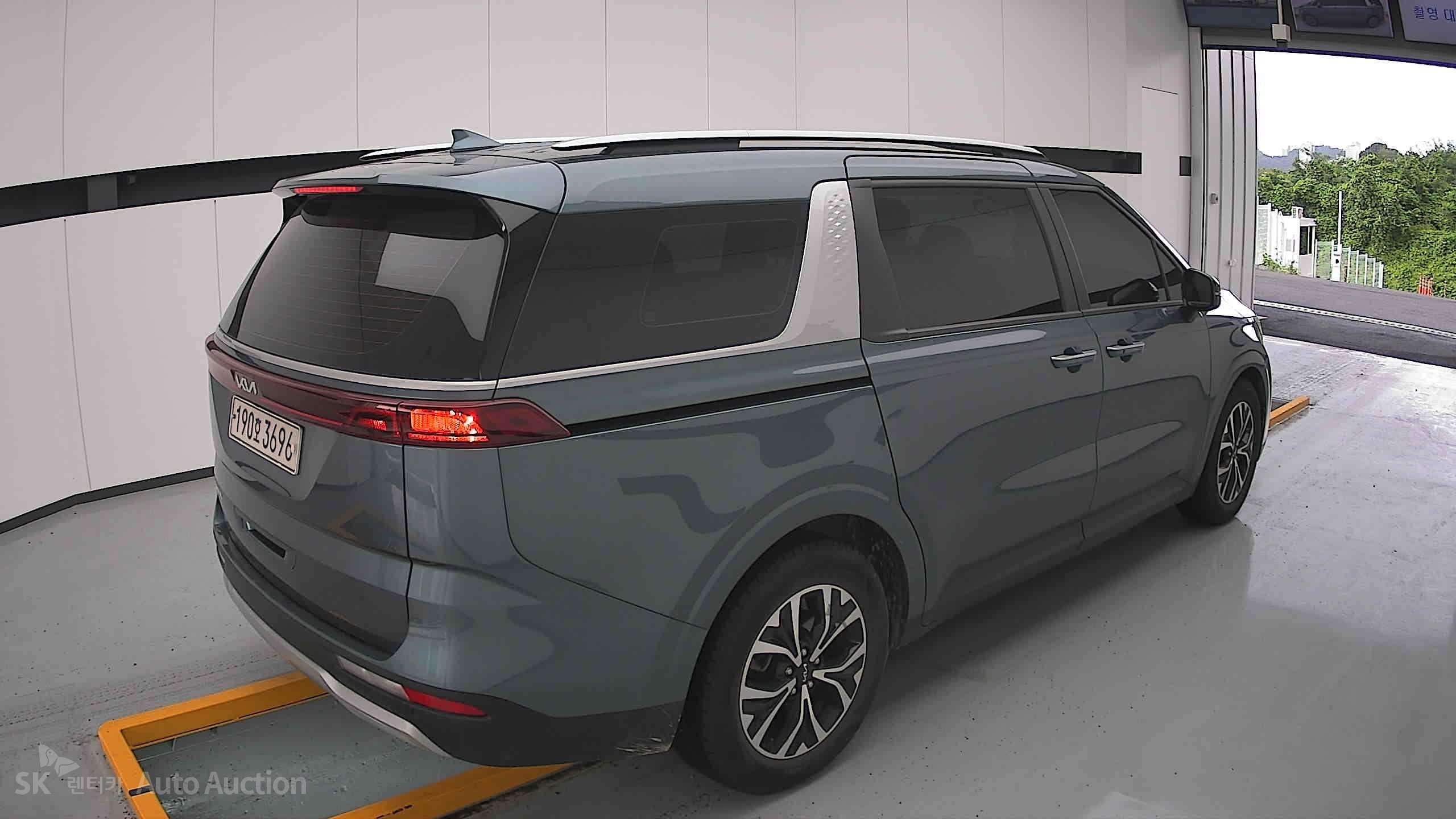 2022 - kia carnival