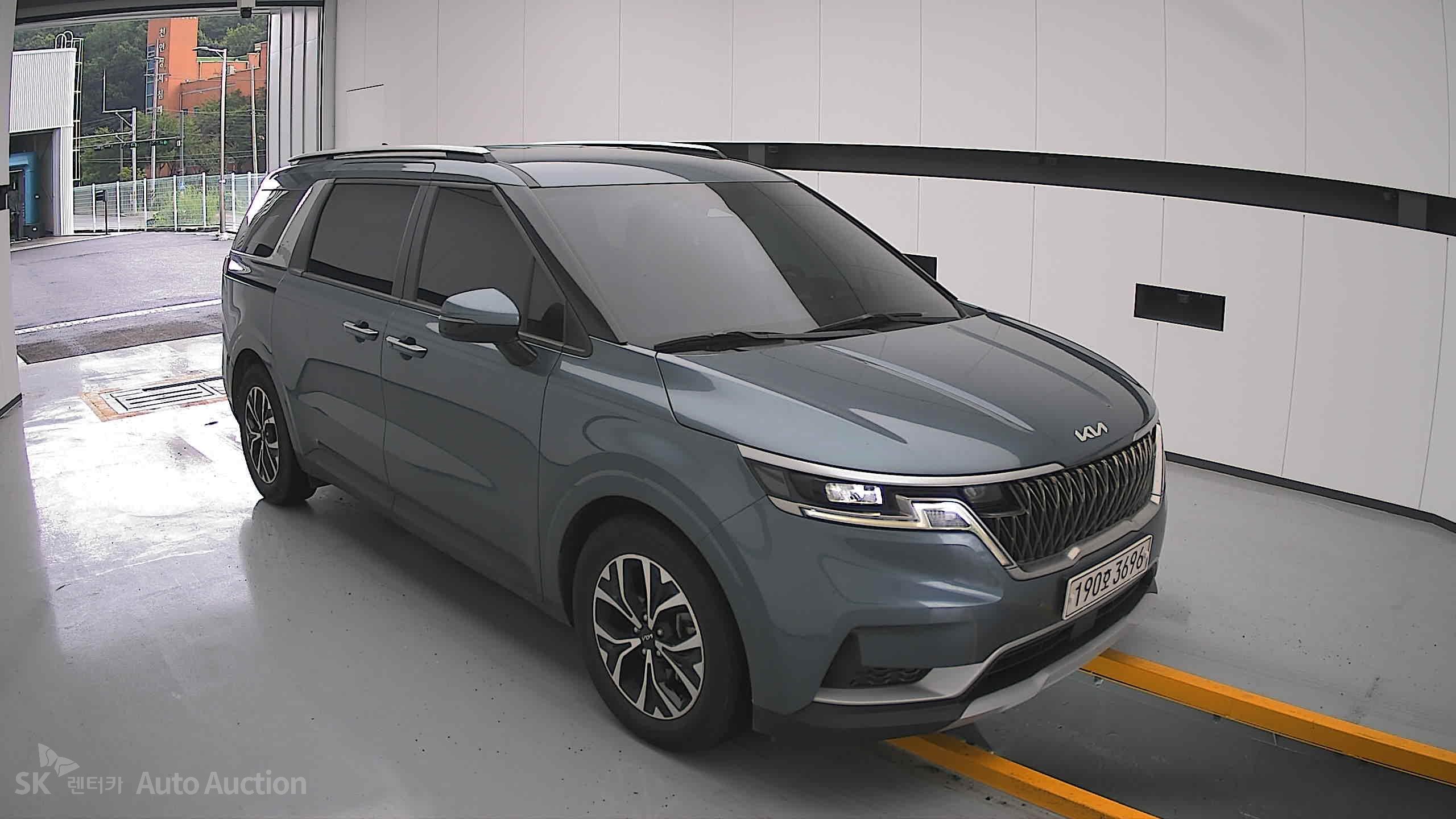 2022 - kia carnival