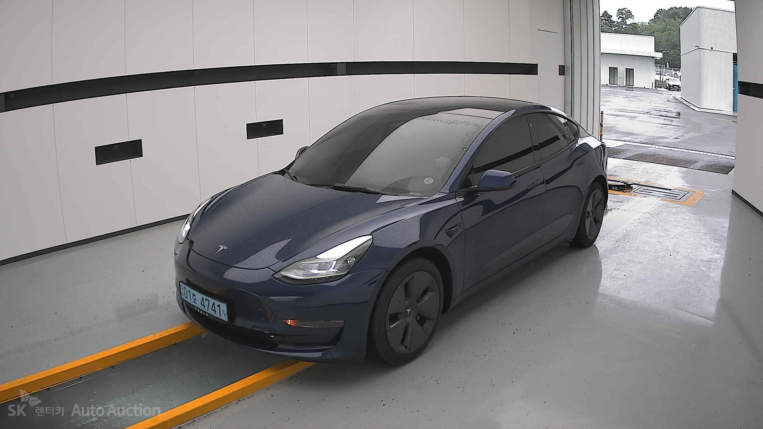 2022 - tesla model 3
