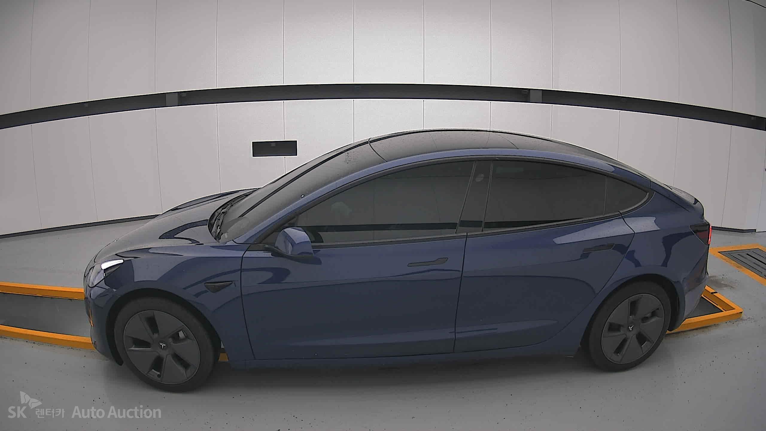 2022 - tesla model 3