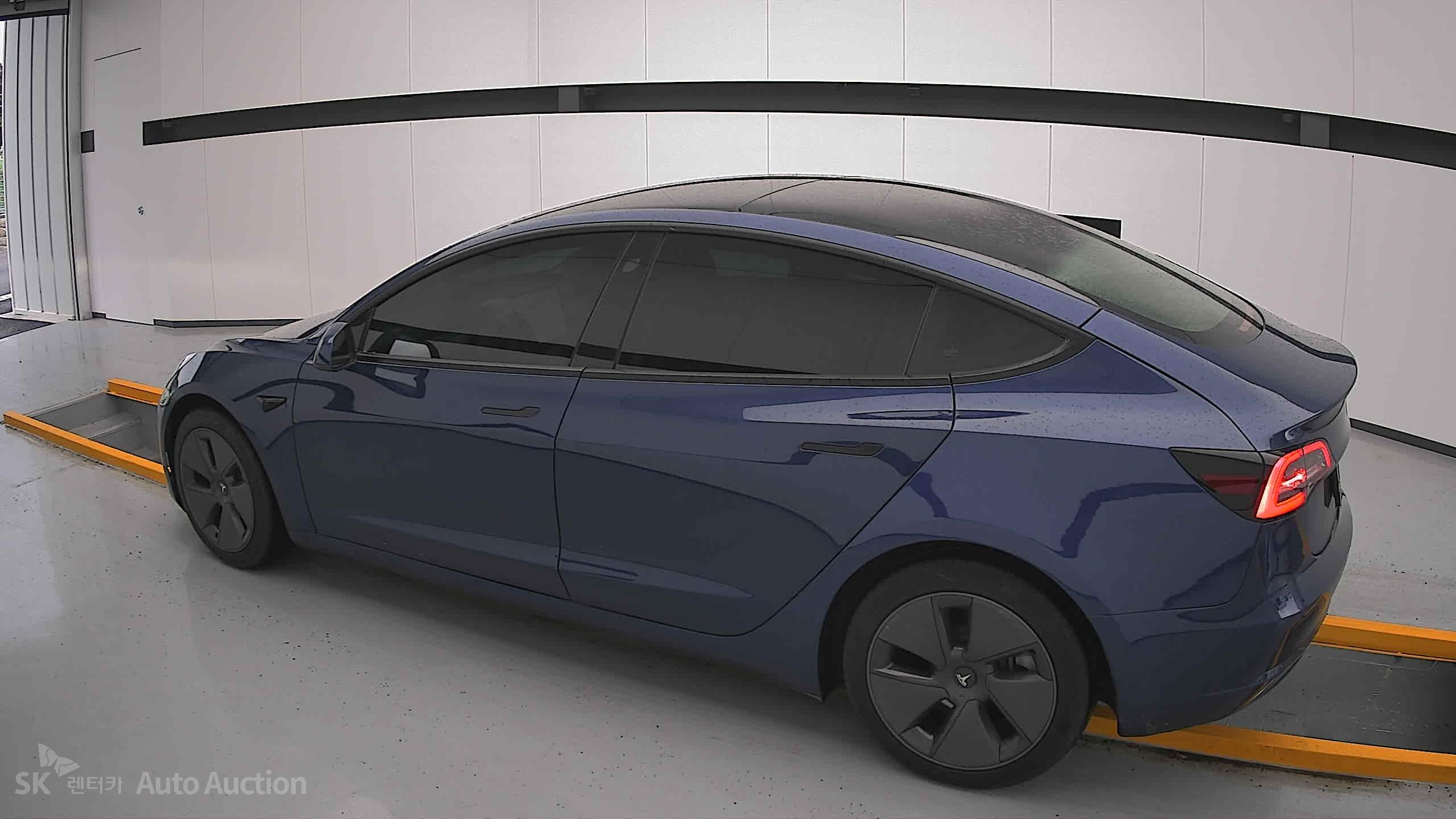 2022 - tesla model 3