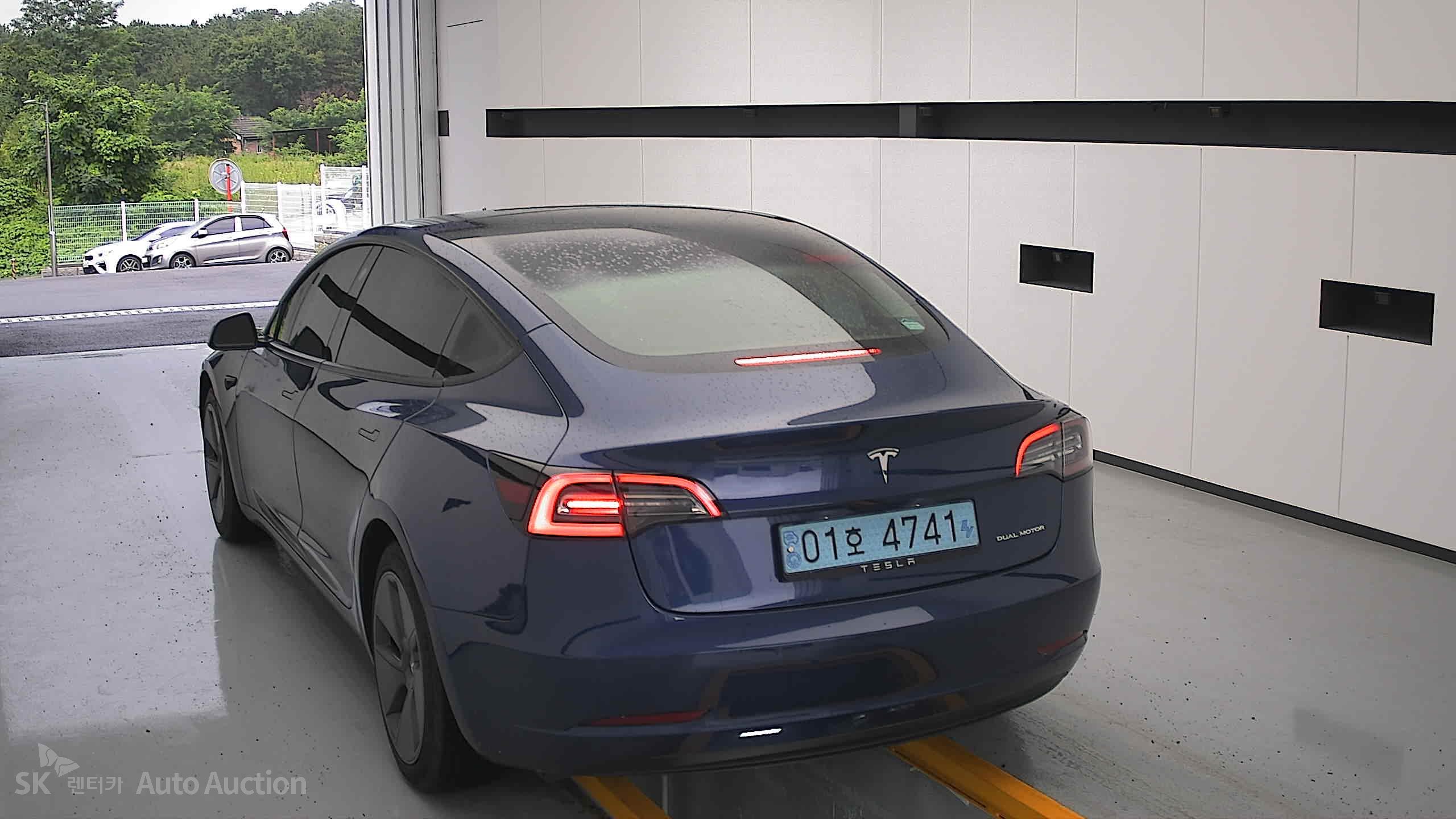 2022 - tesla model 3