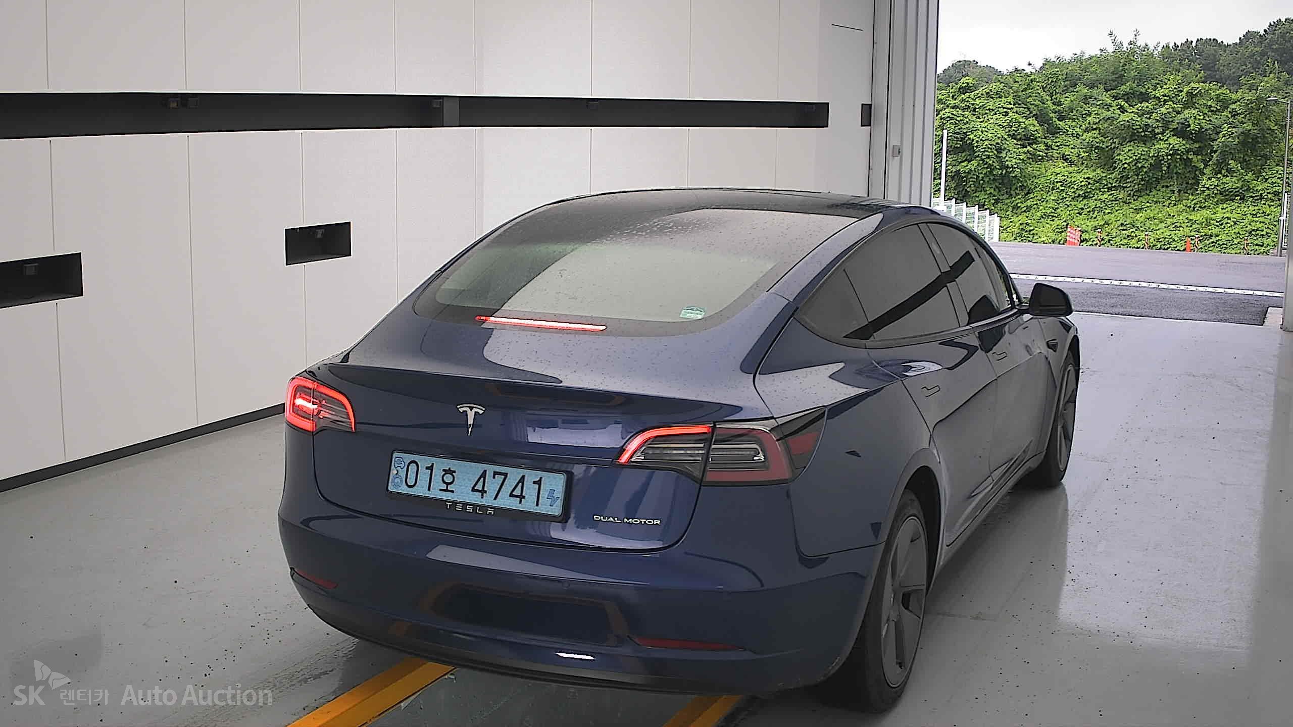 2022 - tesla model 3