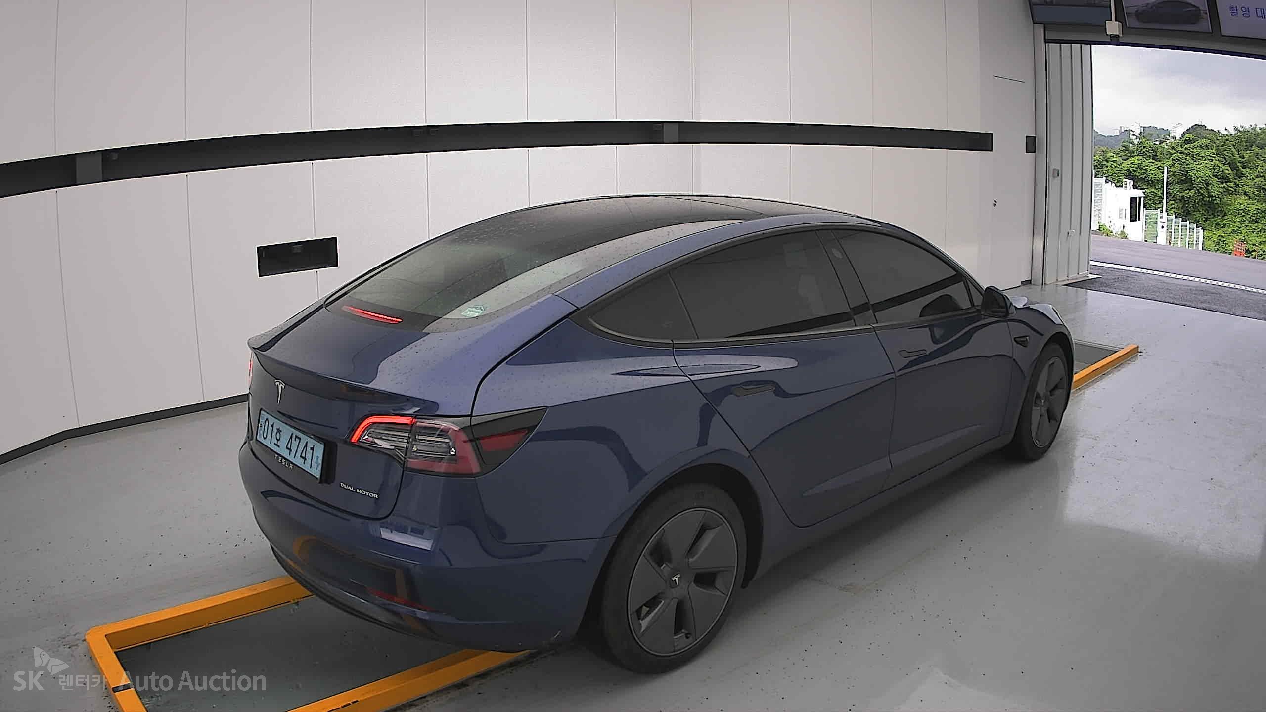 2022 - tesla model 3
