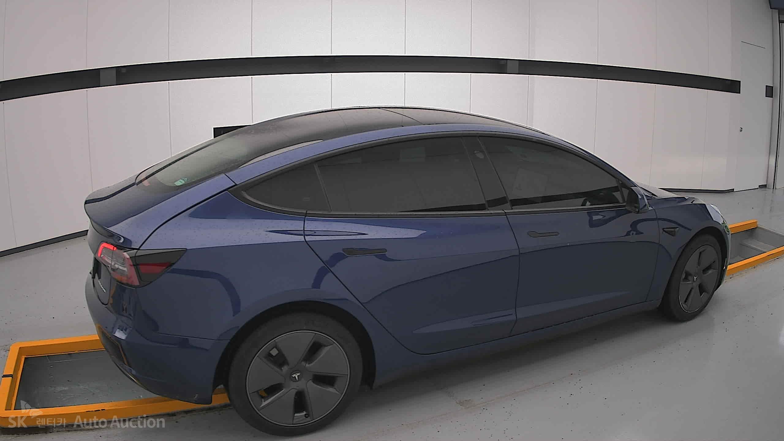2022 - tesla model 3