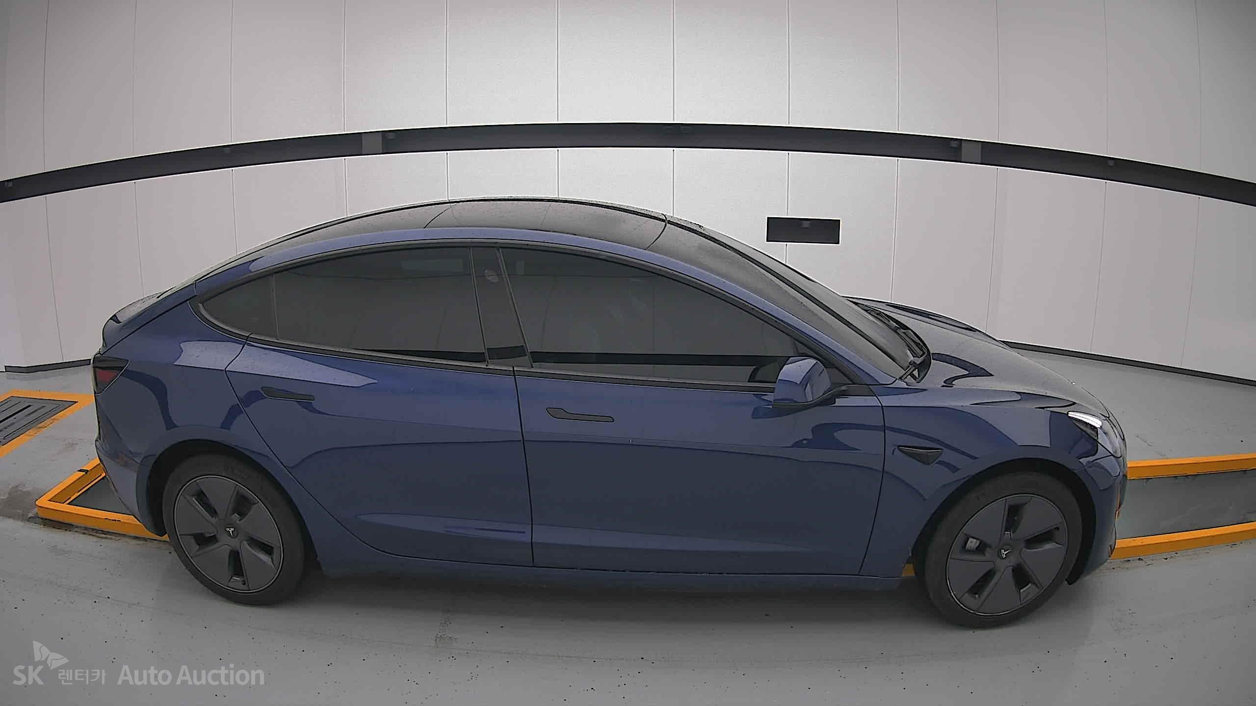 2022 - tesla model 3