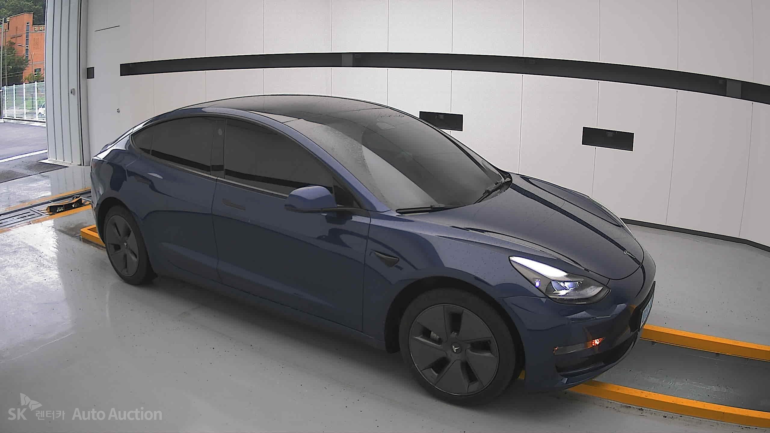 2022 - tesla model 3
