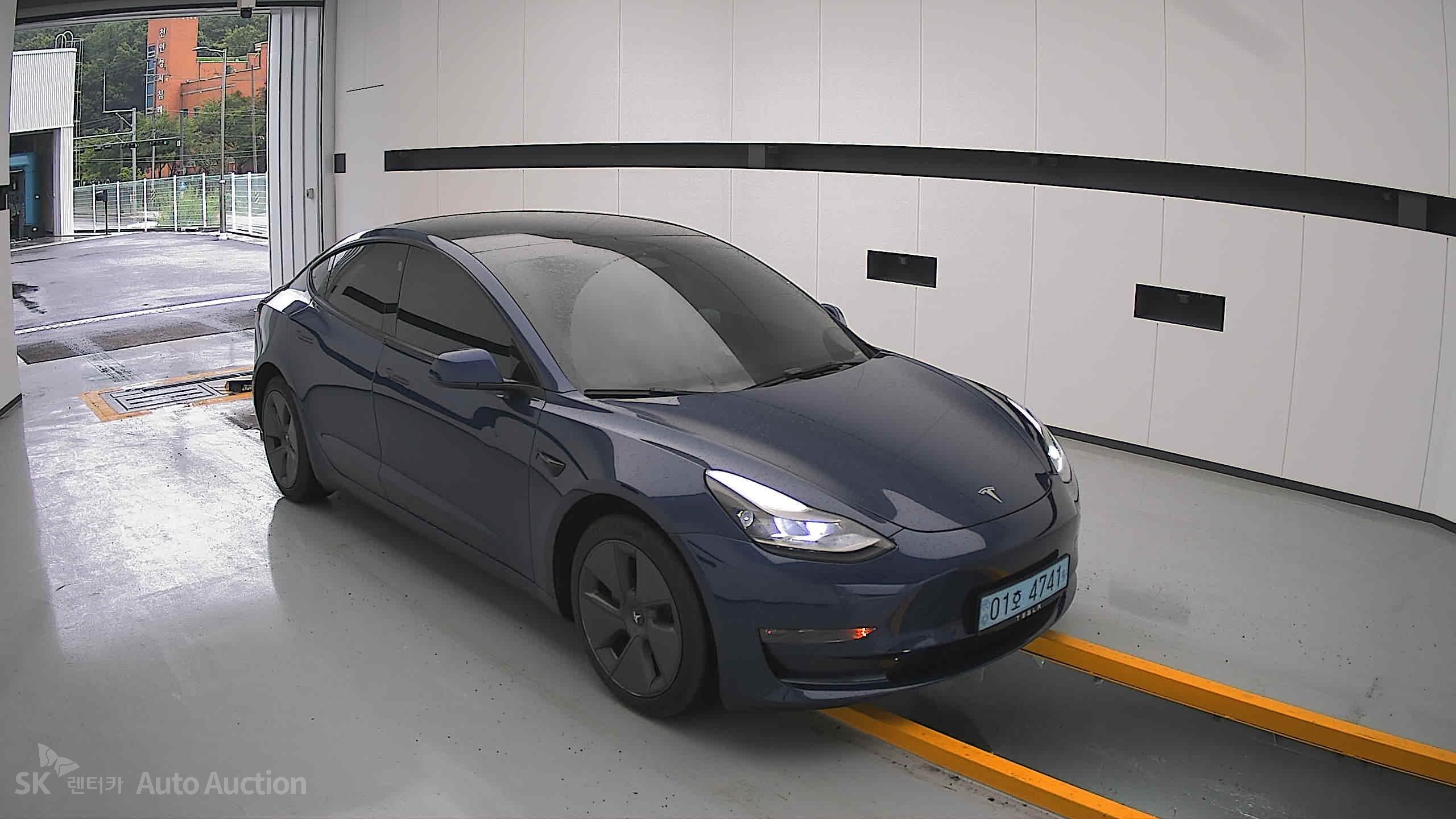 2022 - tesla model 3