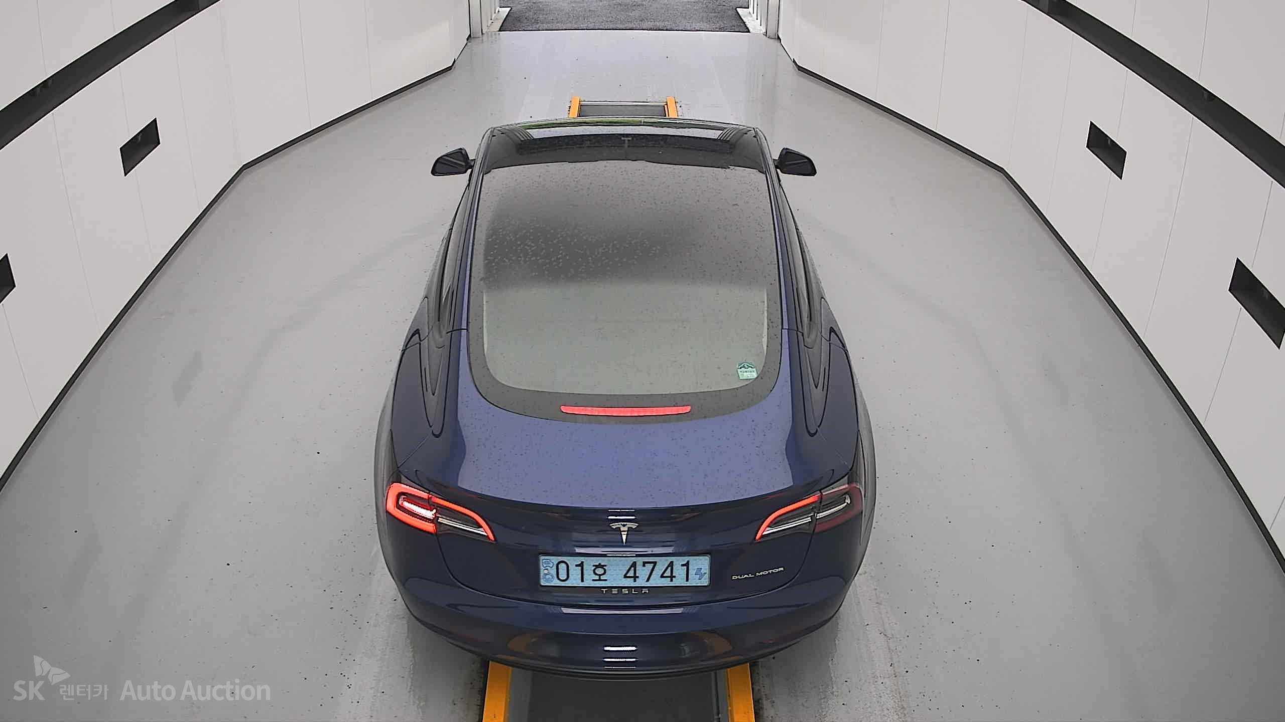 2022 - tesla model 3