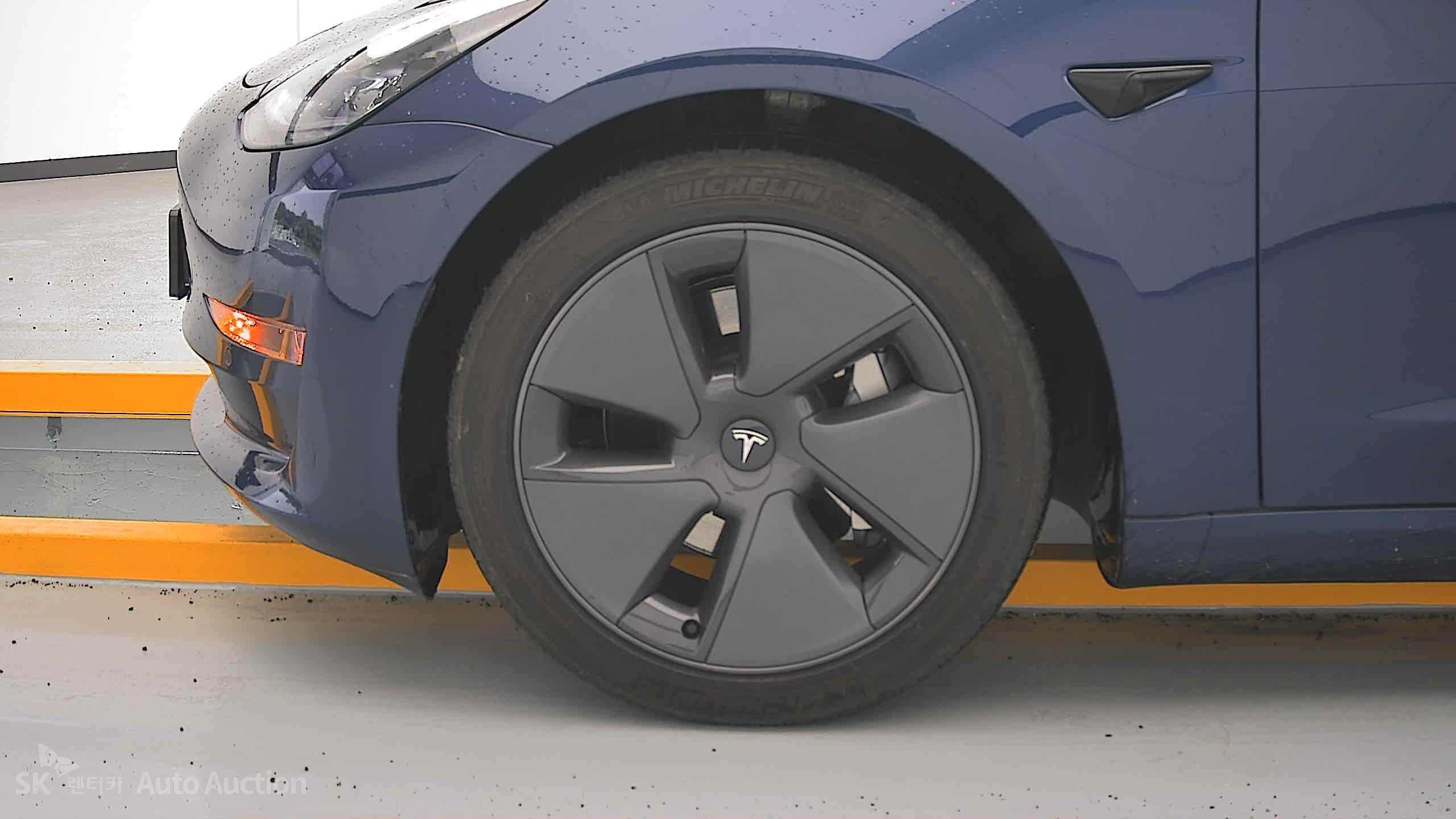 2022 - tesla model 3
