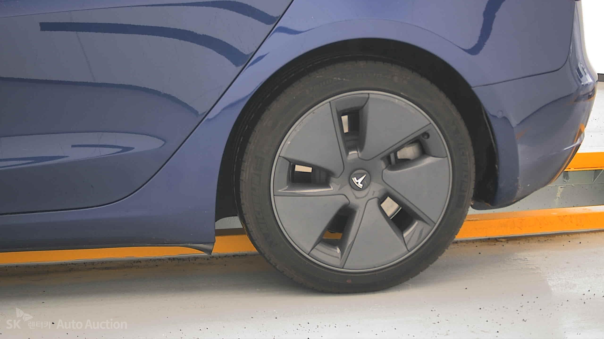 2022 - tesla model 3