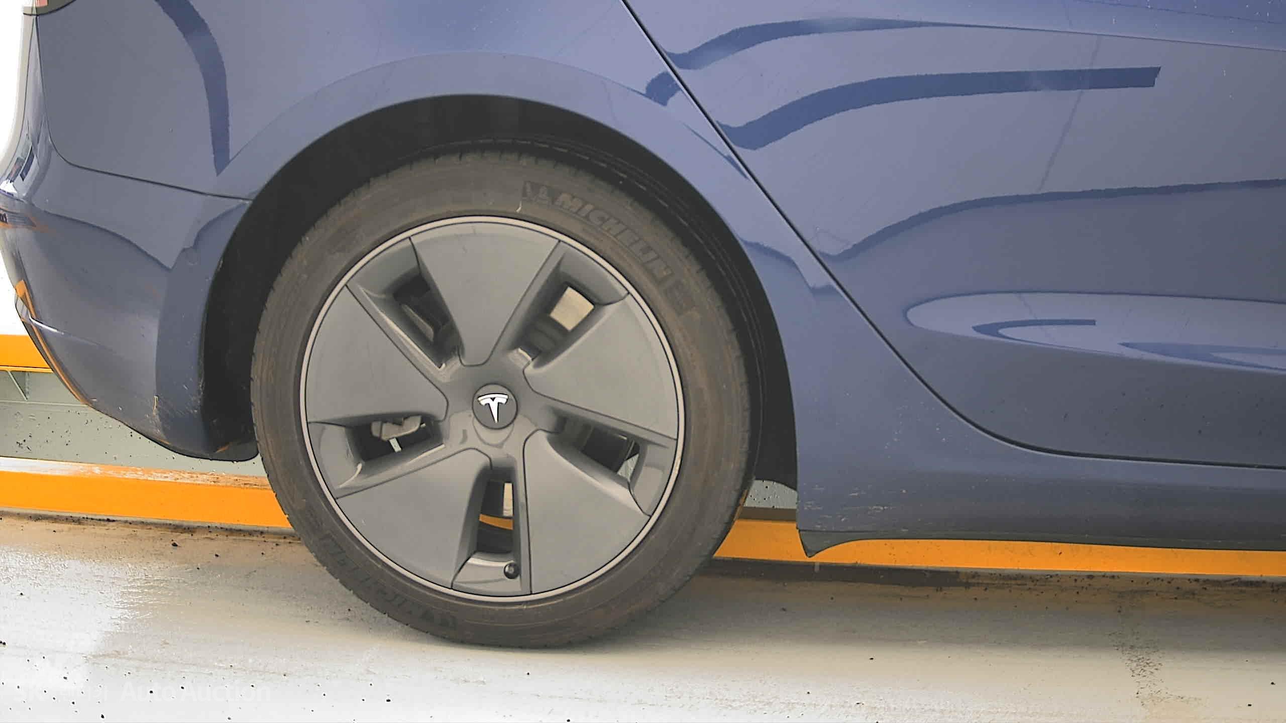 2022 - tesla model 3