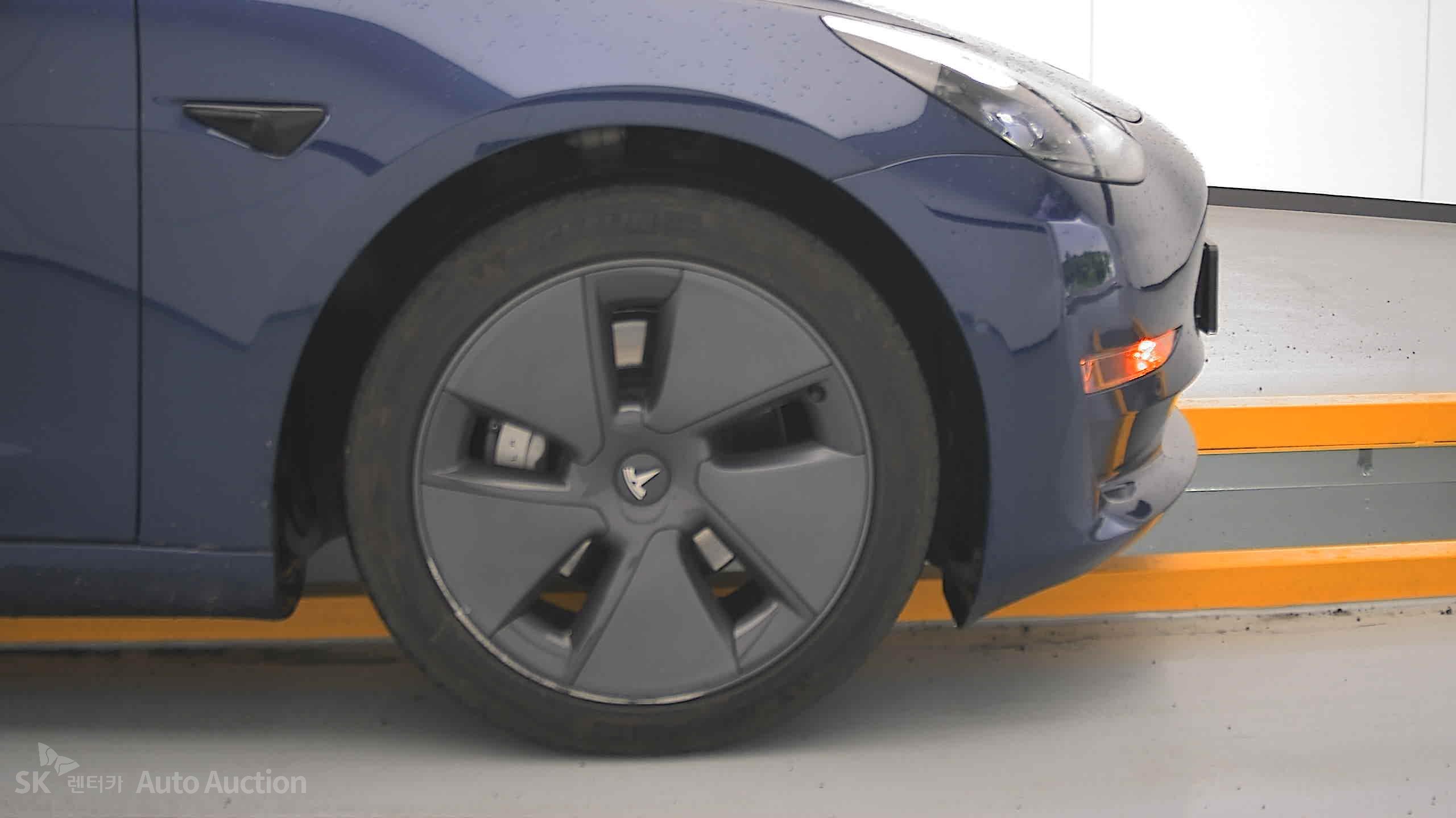2022 - tesla model 3