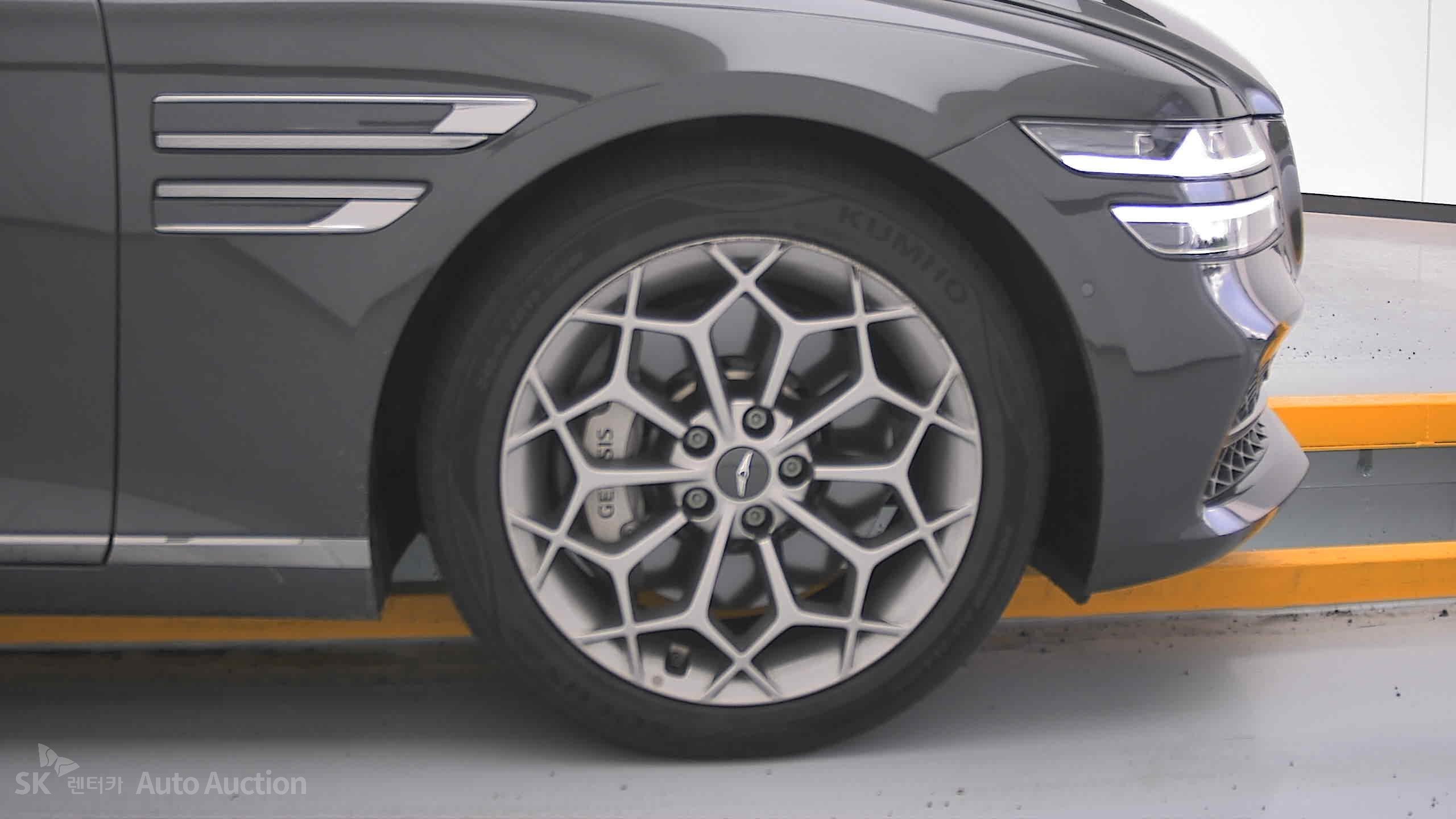 2022 - genesis g80