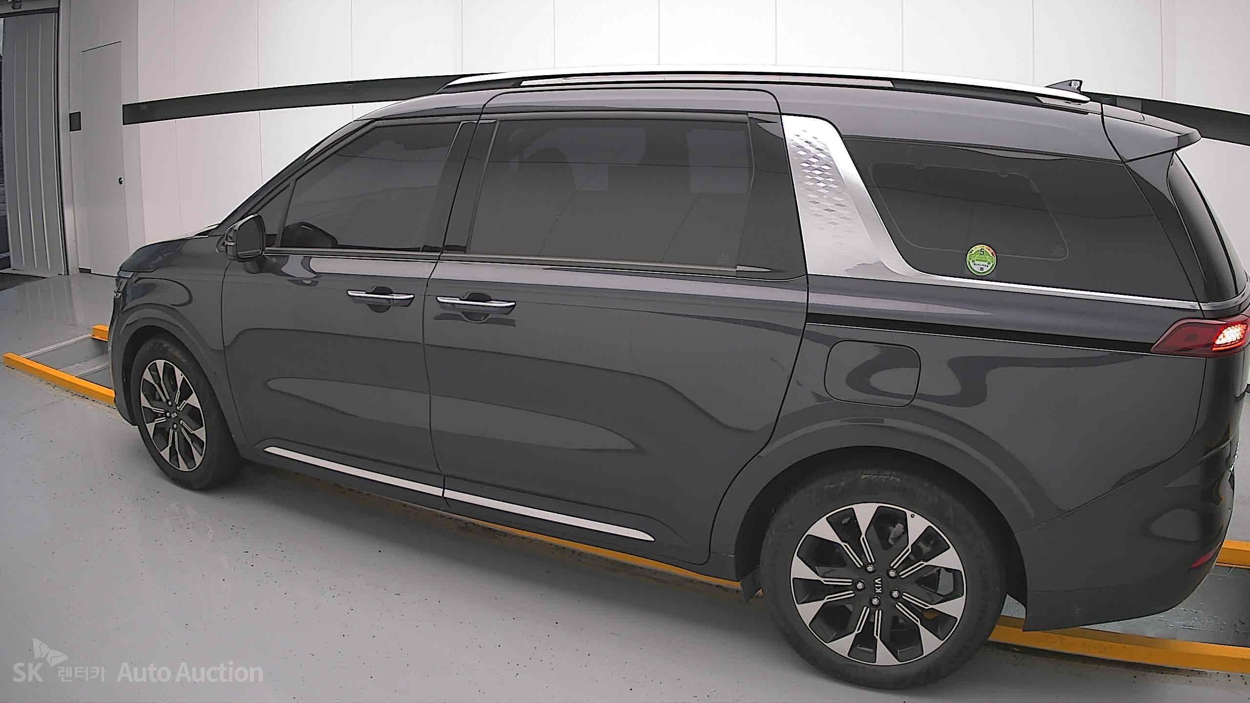 2021 - kia carnival