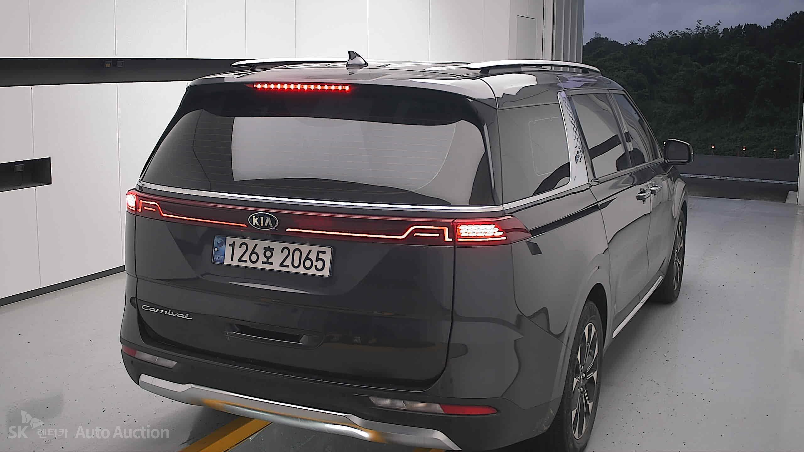 2021 - kia carnival