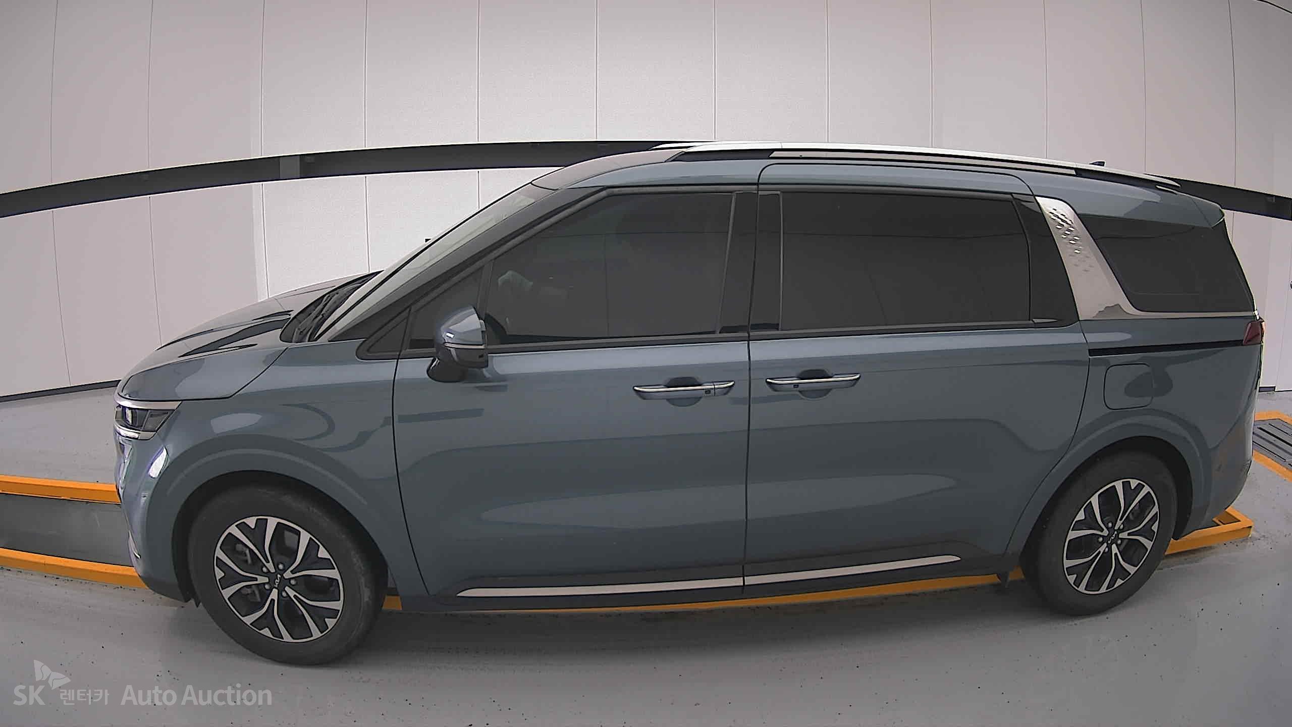 2023 - kia carnival