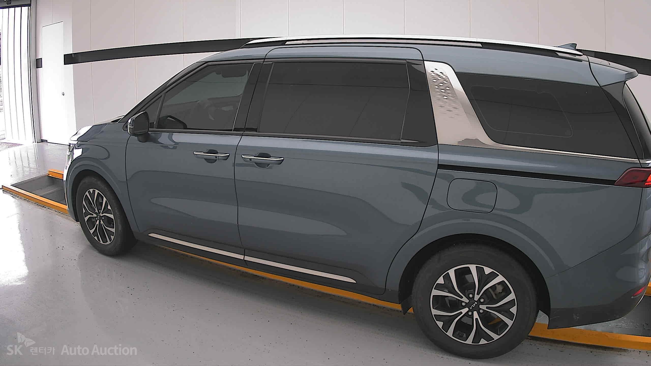 2023 - kia carnival