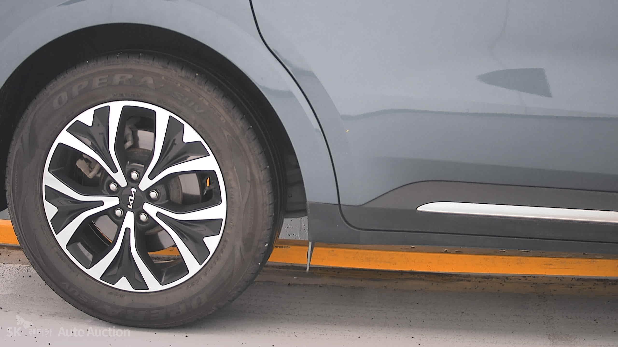 2023 - kia carnival