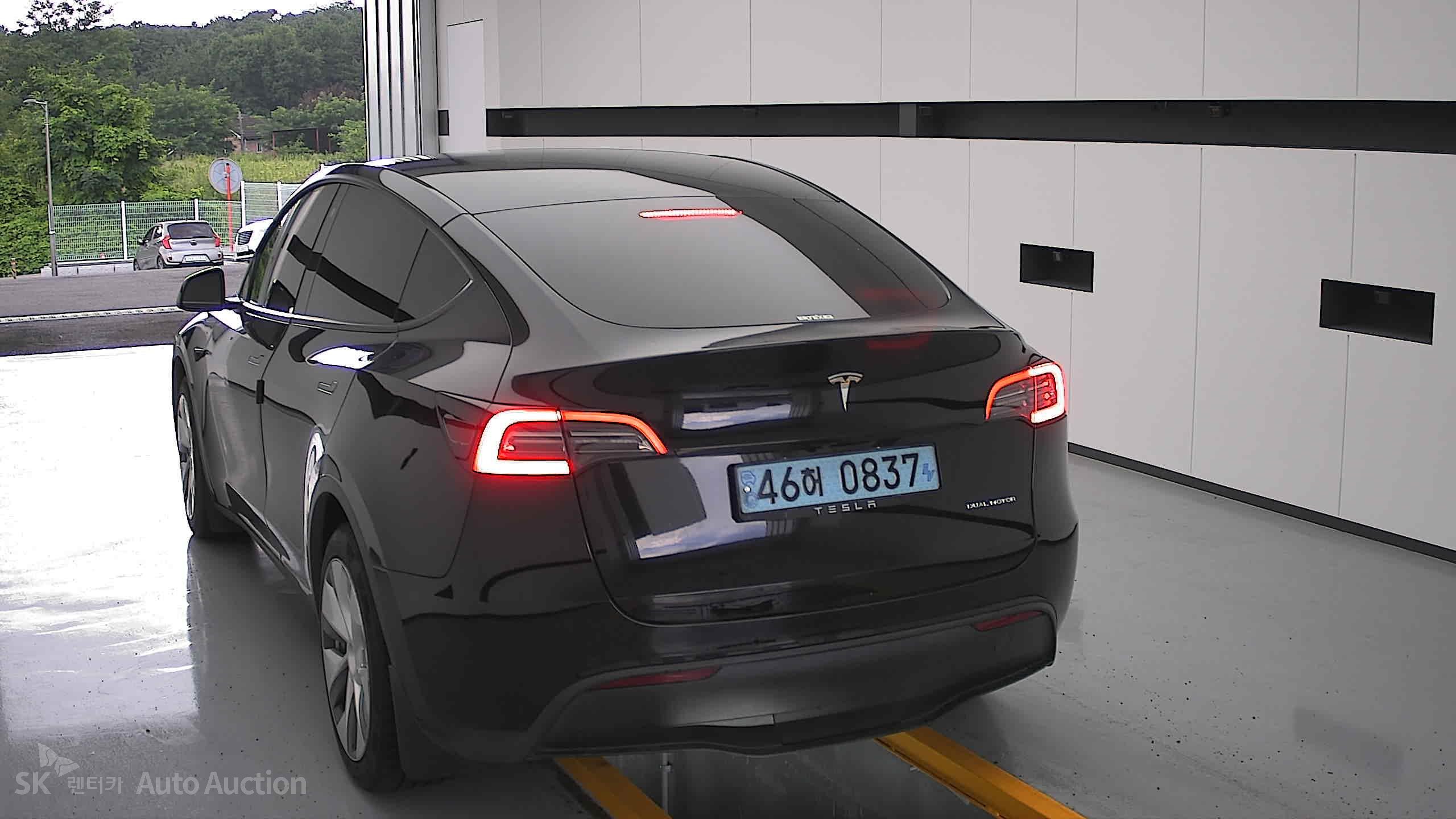2022 - tesla model y