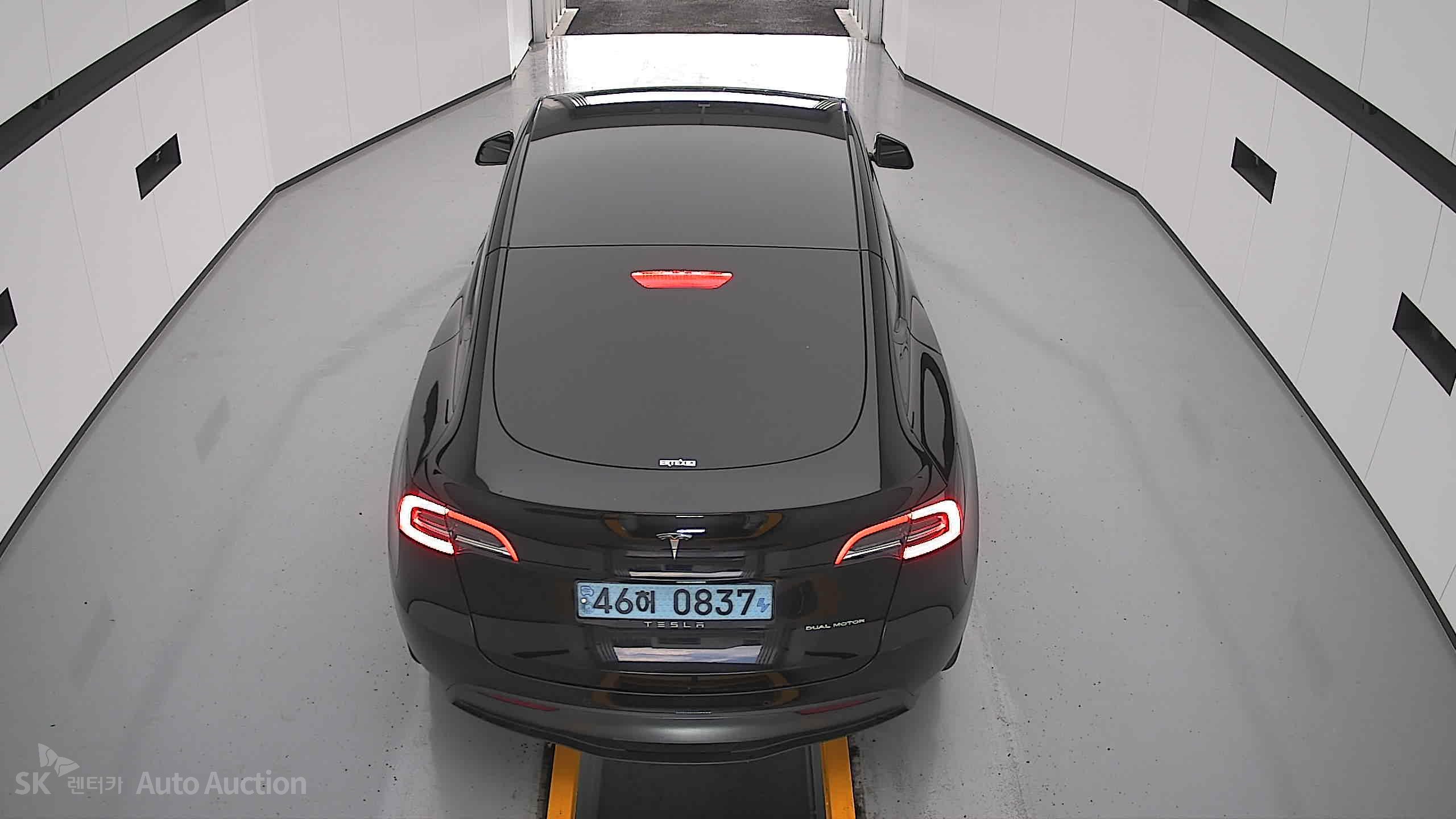 2022 - tesla model y