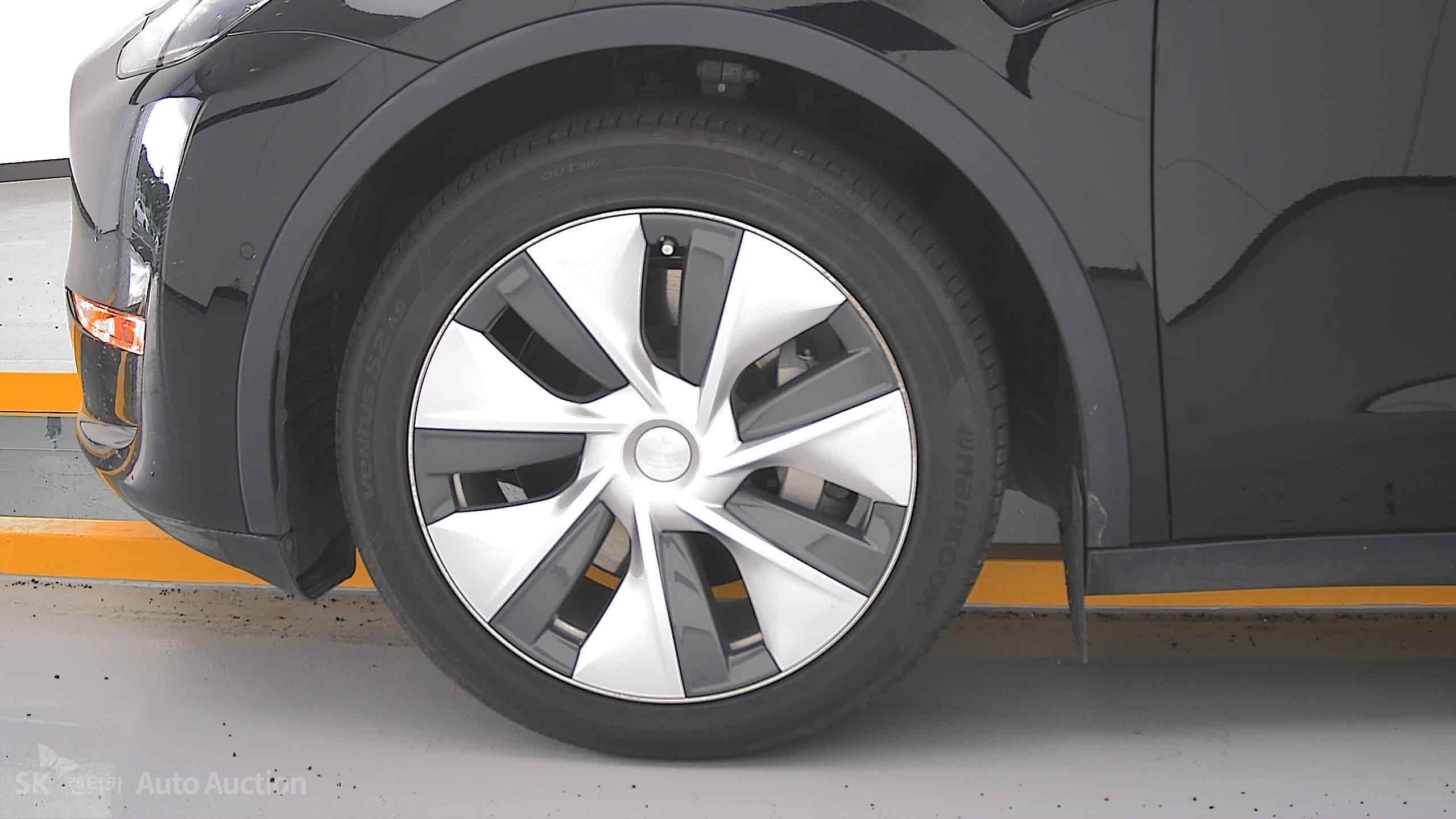 2022 - tesla model y