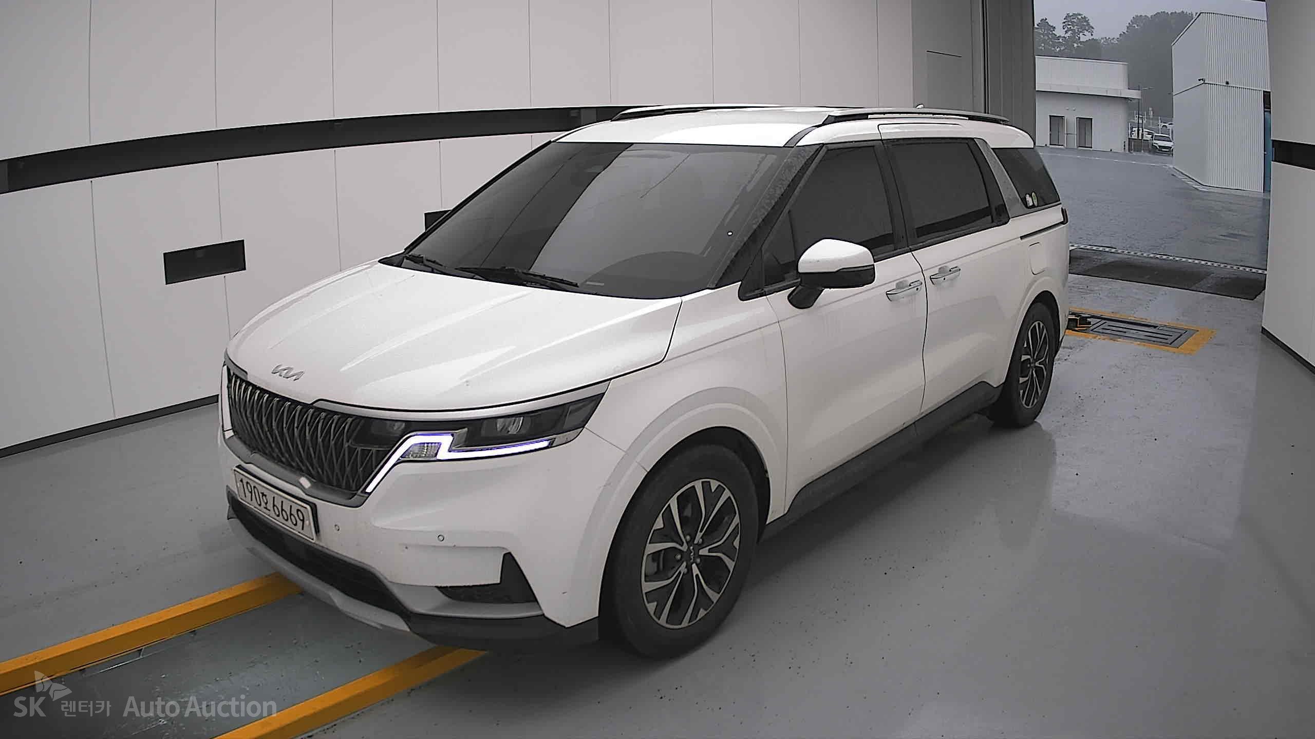 2023 - kia carnival