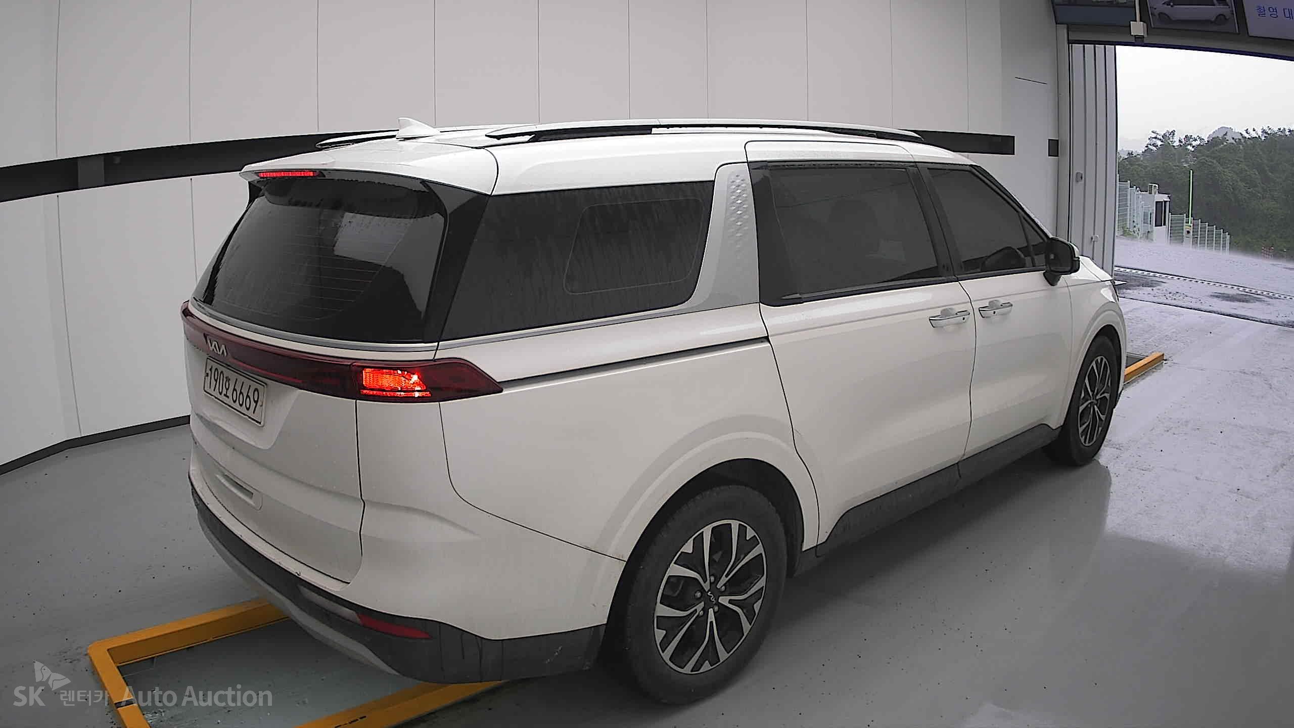 2023 - kia carnival