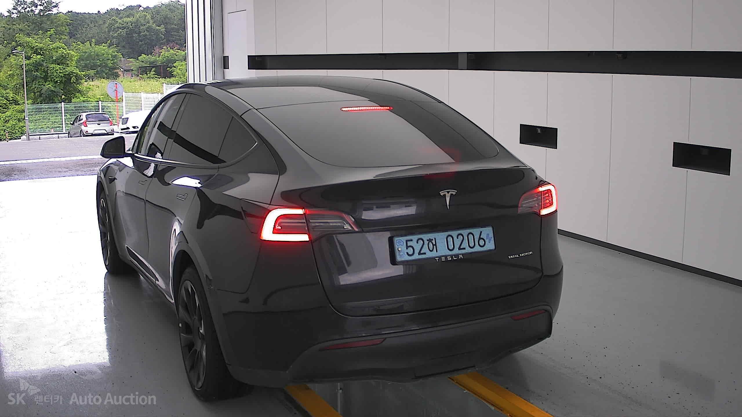 2022 - tesla model y