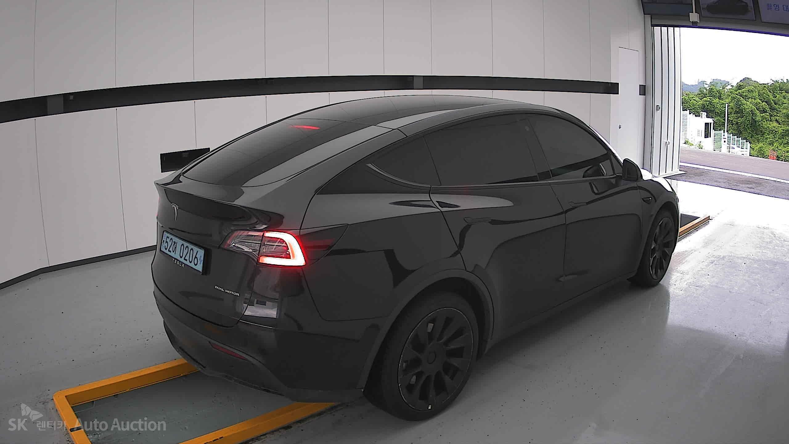 2022 - tesla model y