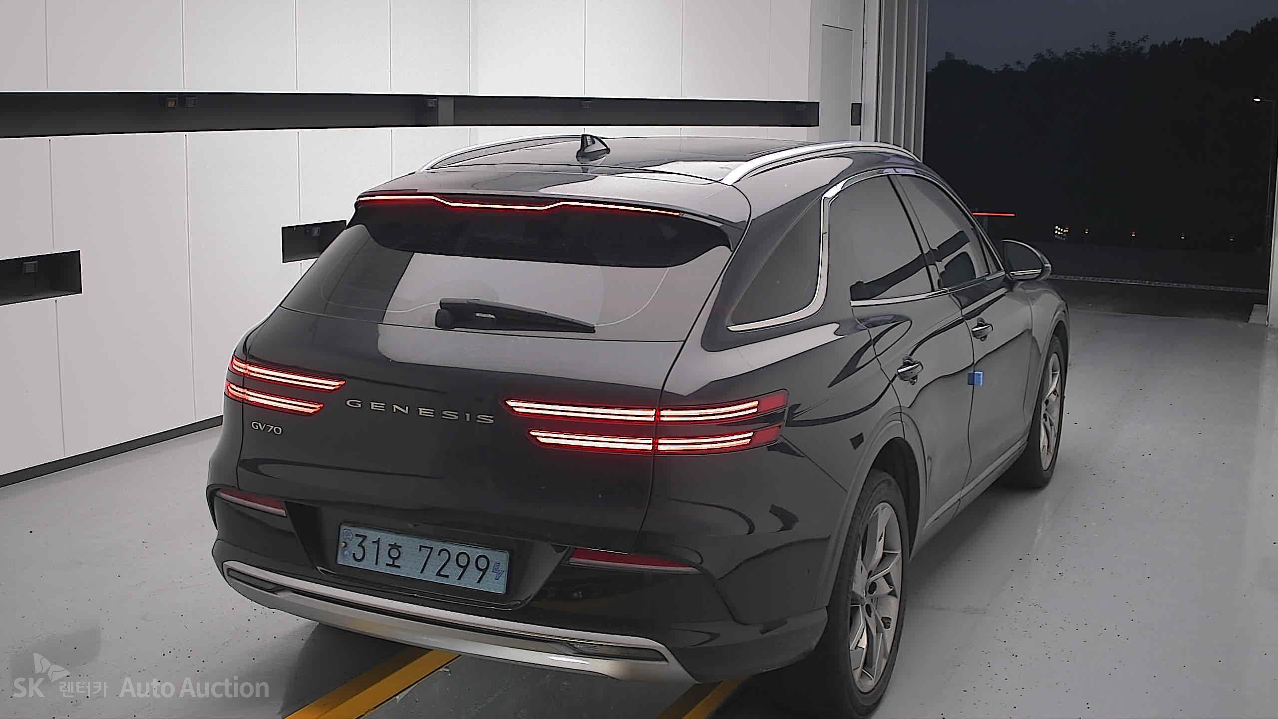 2022 - genesis egv70