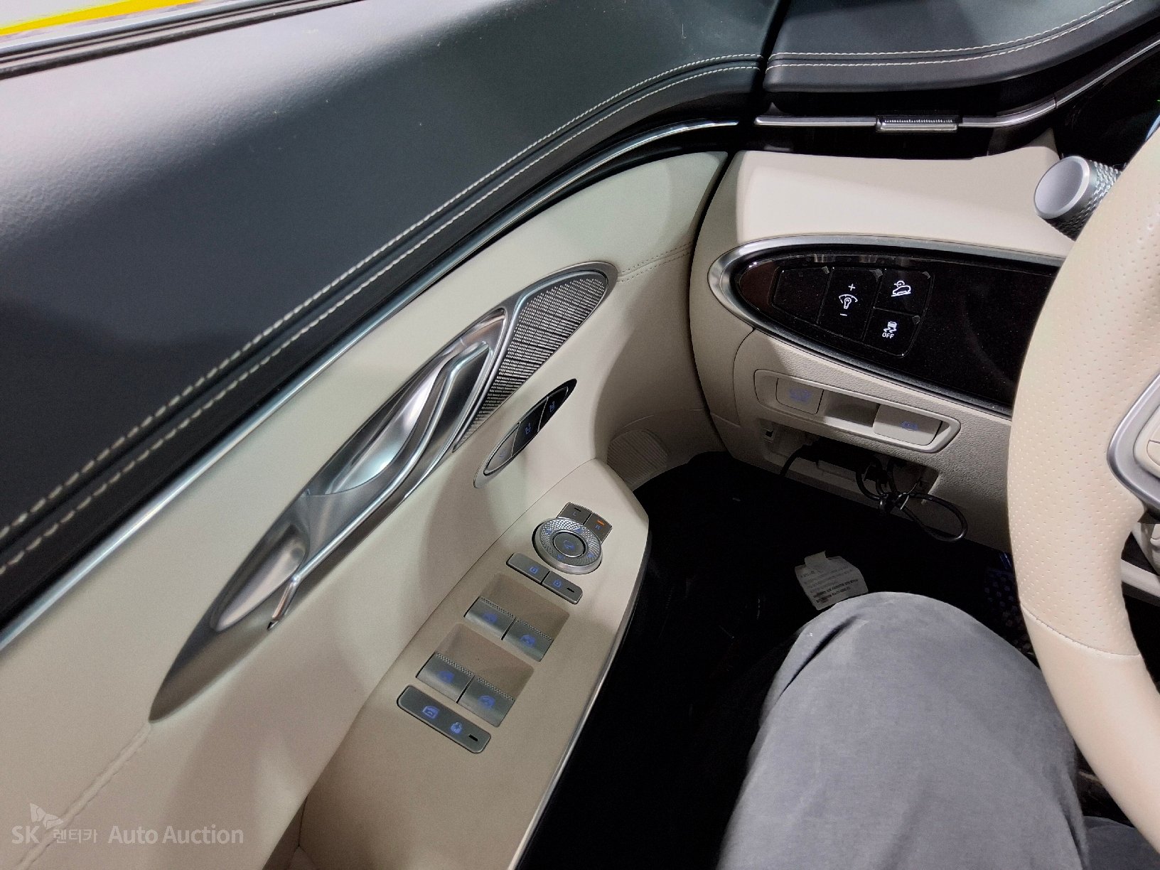 2022 - genesis egv70