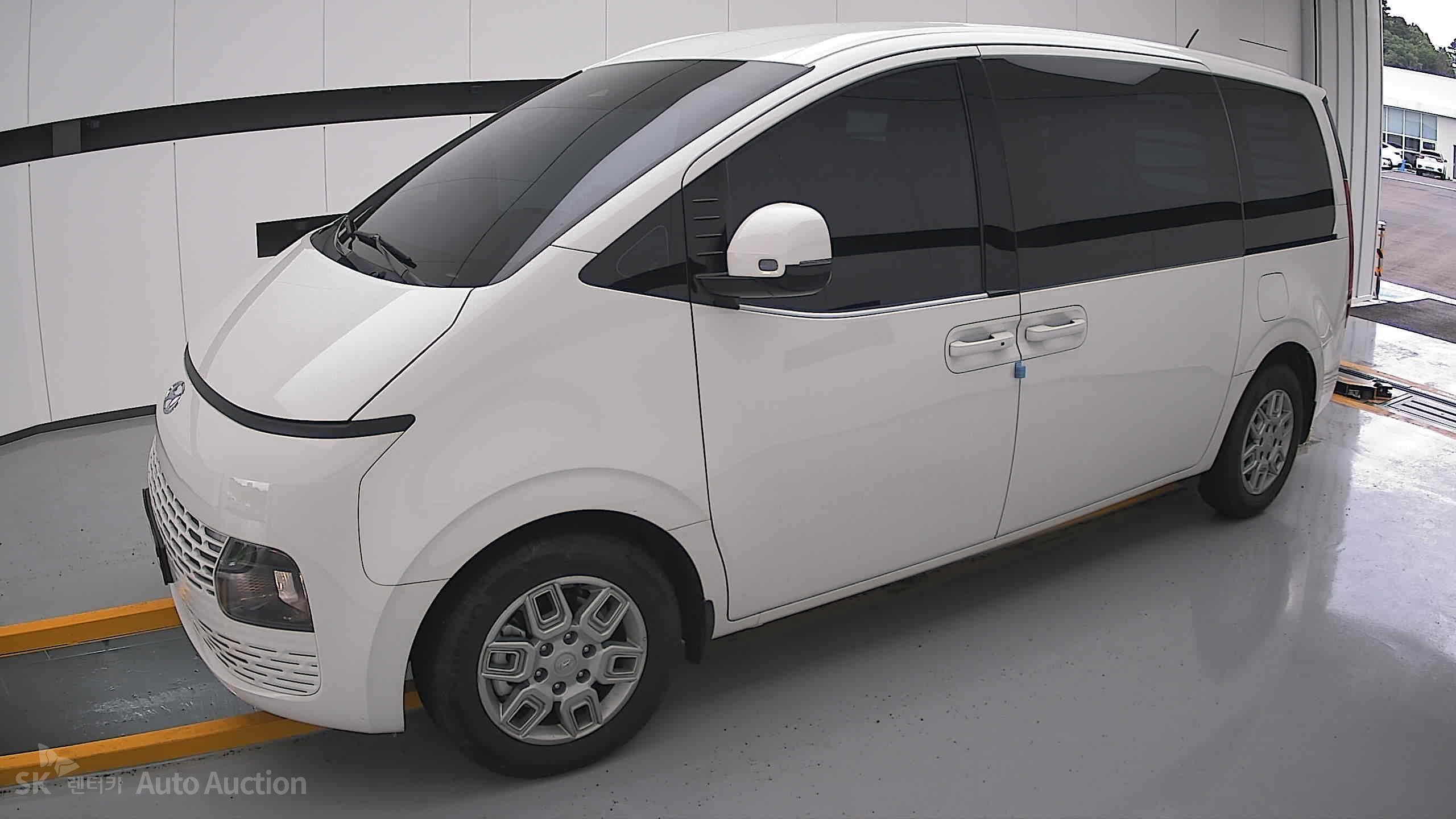 2023 - hyundai staria