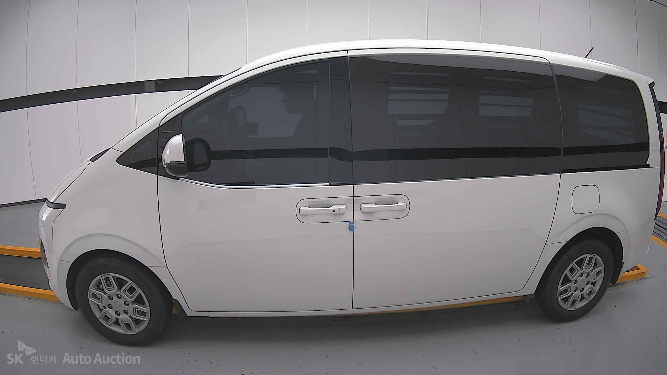 2023 - hyundai staria