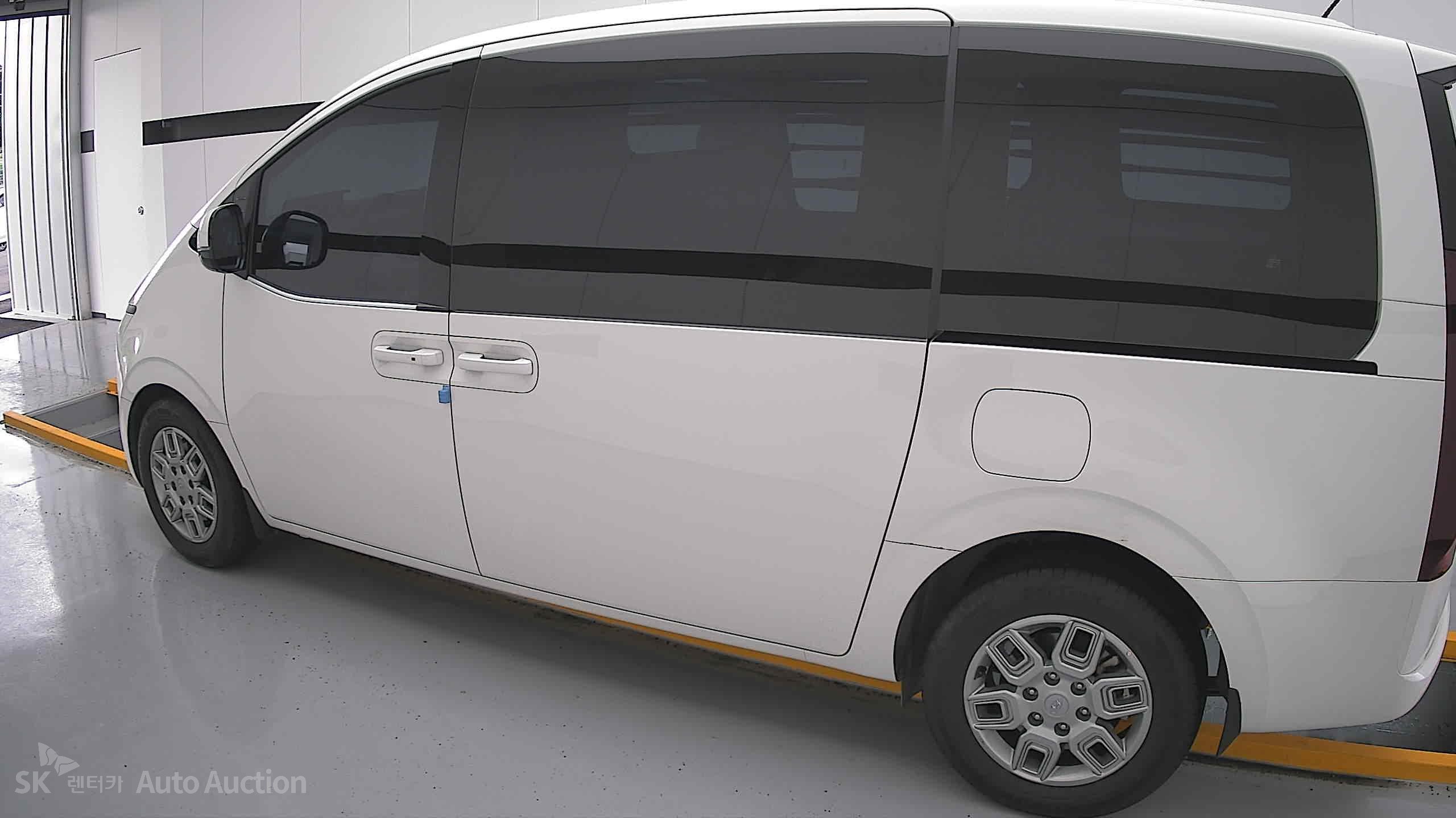 2023 - hyundai staria