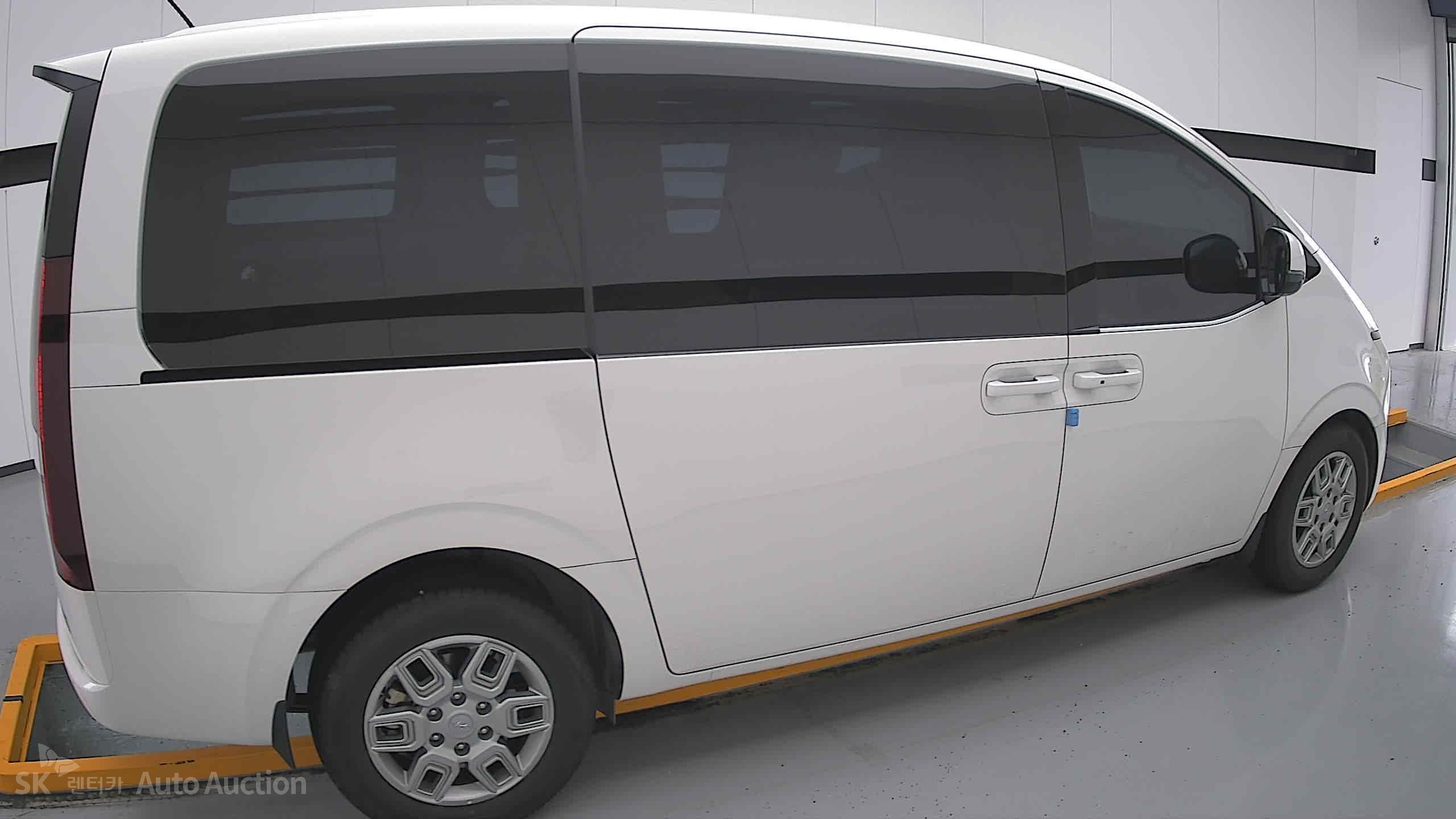 2023 - hyundai staria