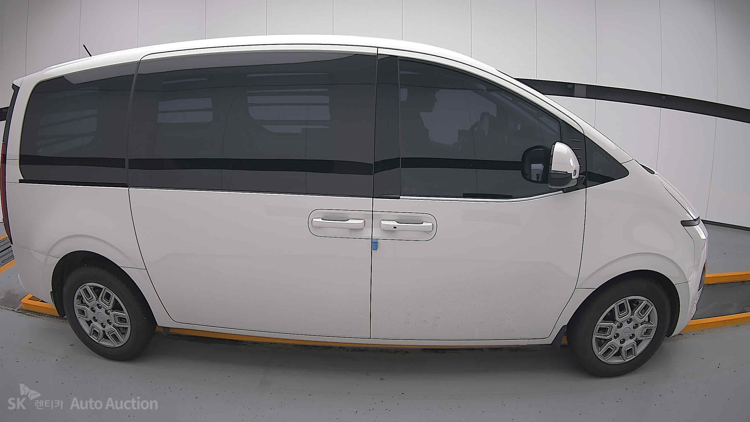 2023 - hyundai staria