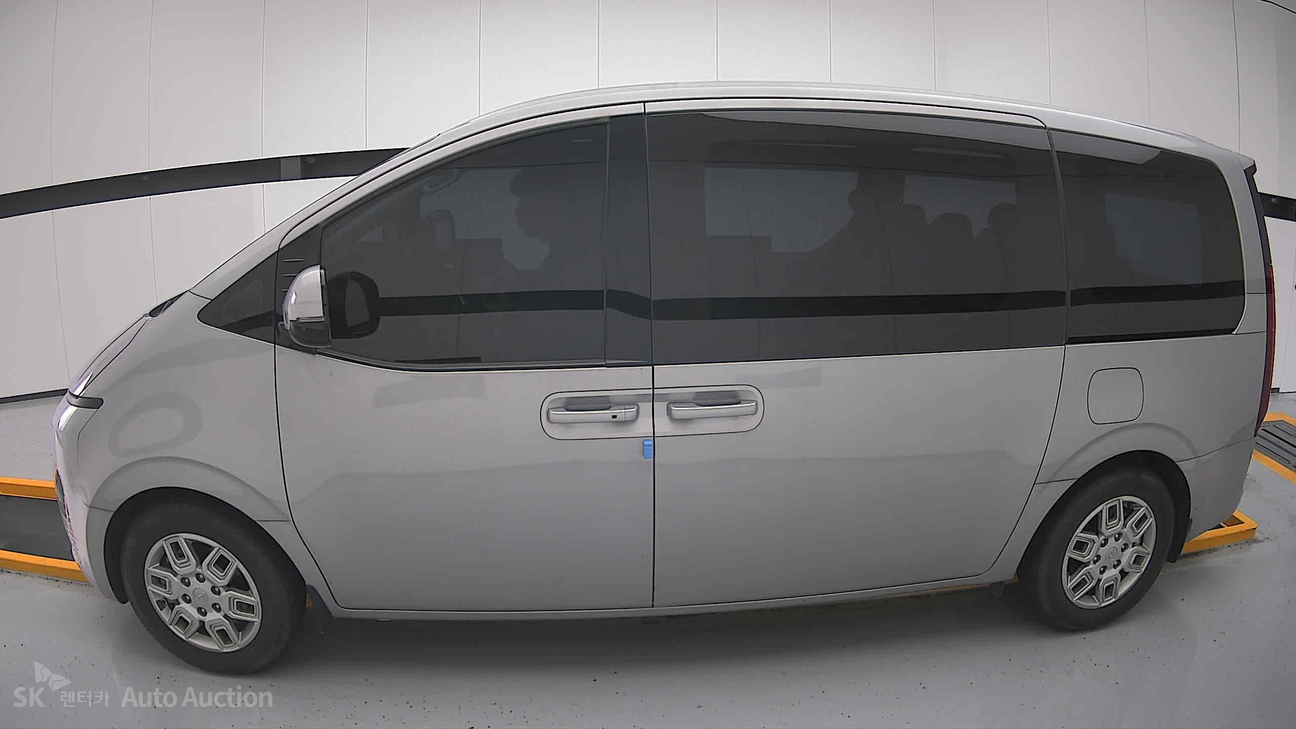 2022 - hyundai staria