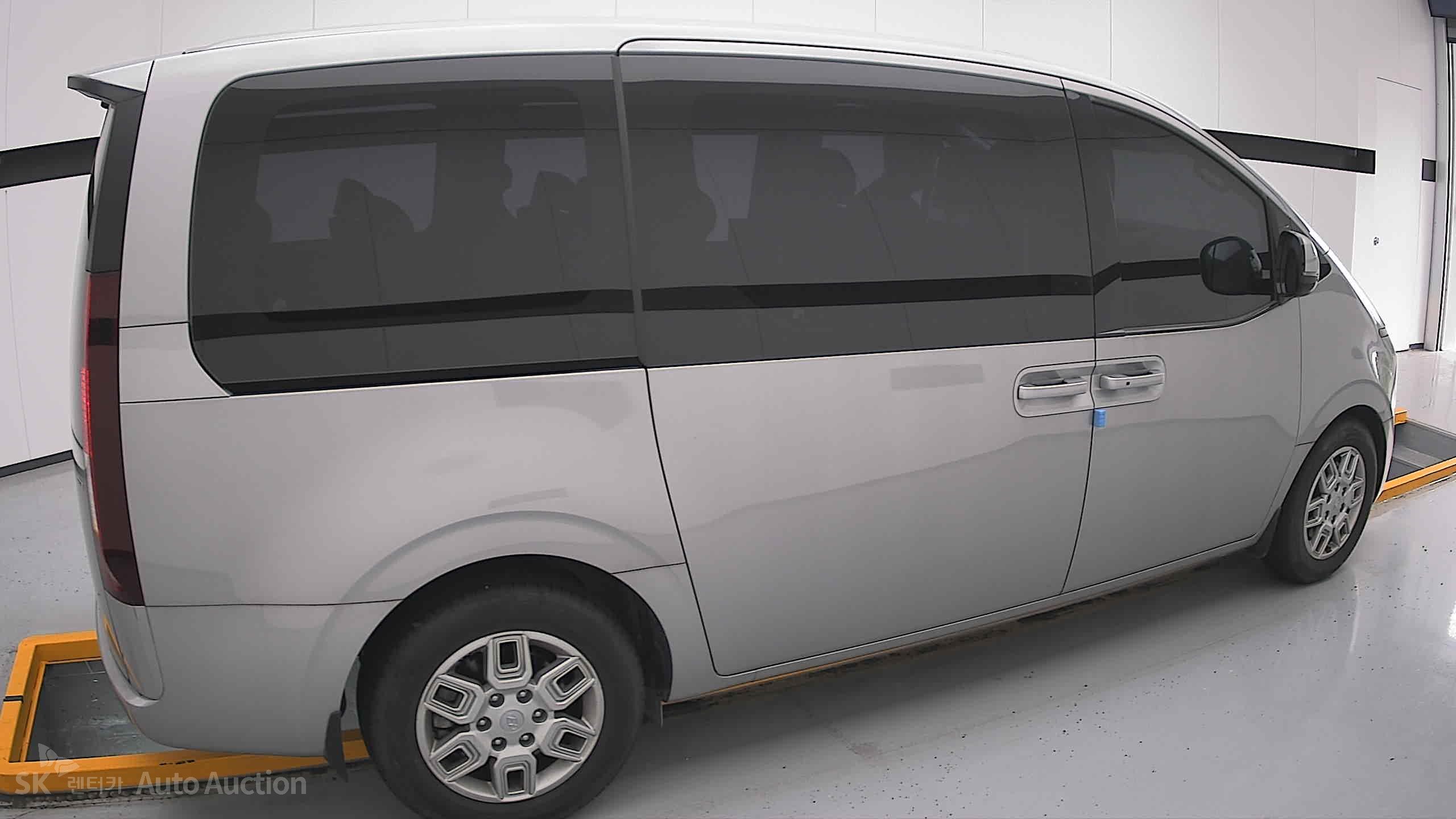 2022 - hyundai staria