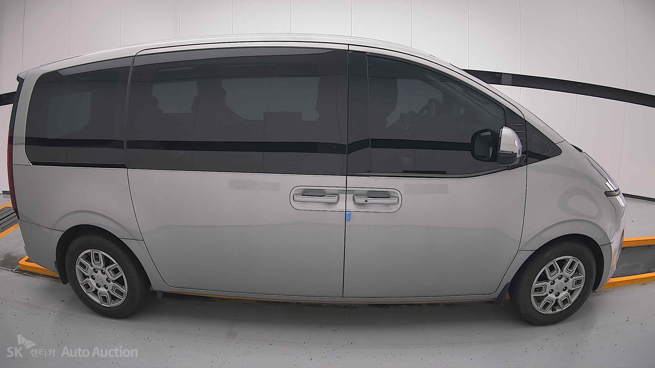 2022 - hyundai staria
