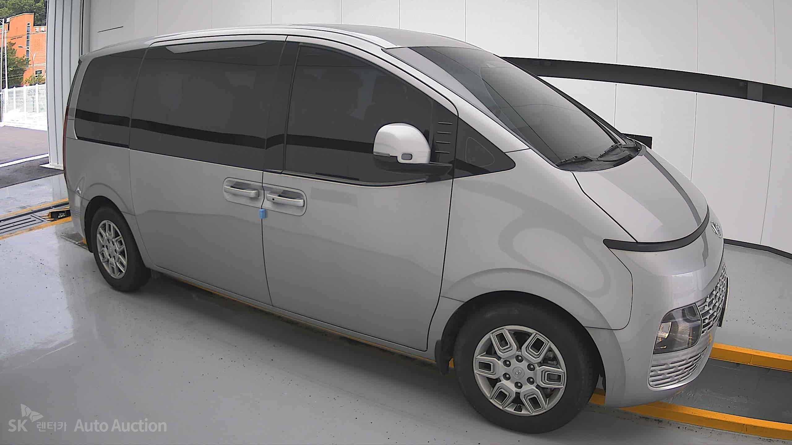 2022 - hyundai staria