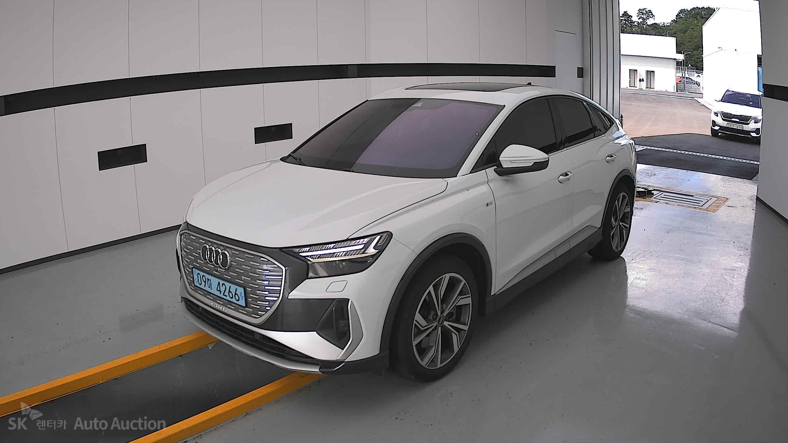 2022 - audi q4