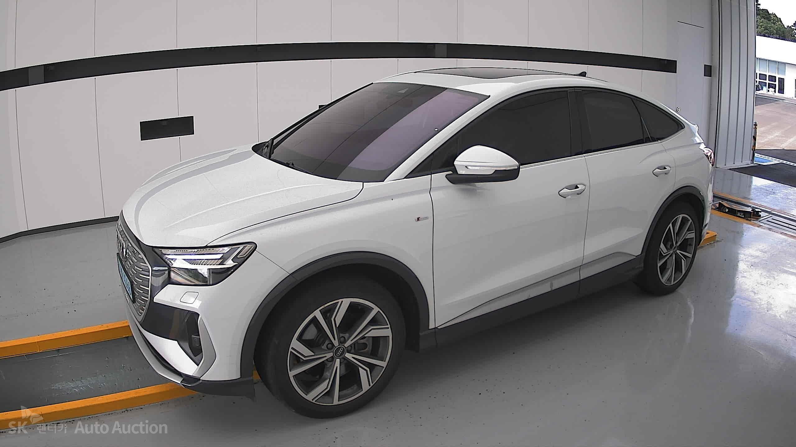 2022 - audi q4