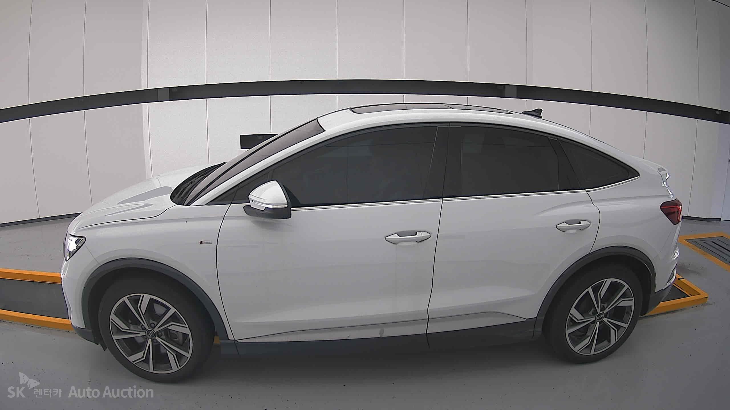 2022 - audi q4