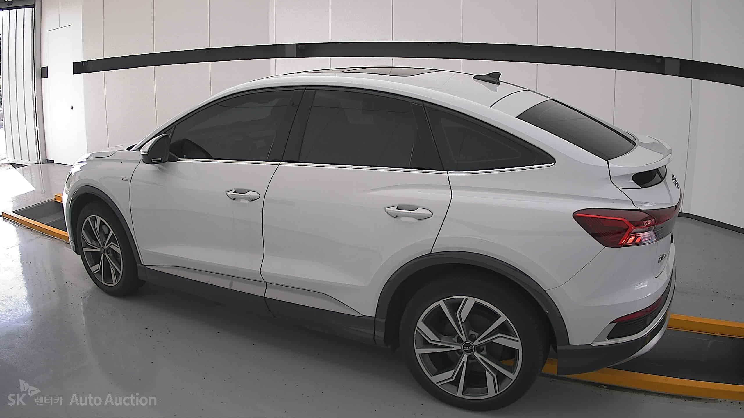 2022 - audi q4