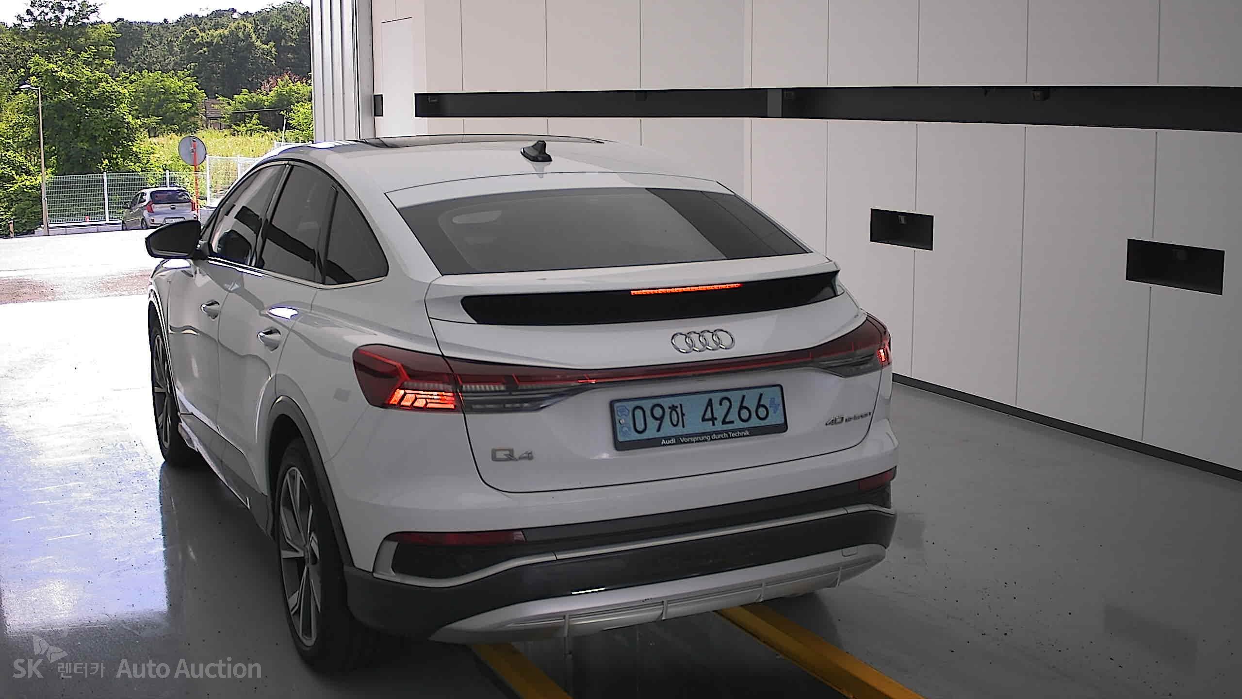 2022 - audi q4