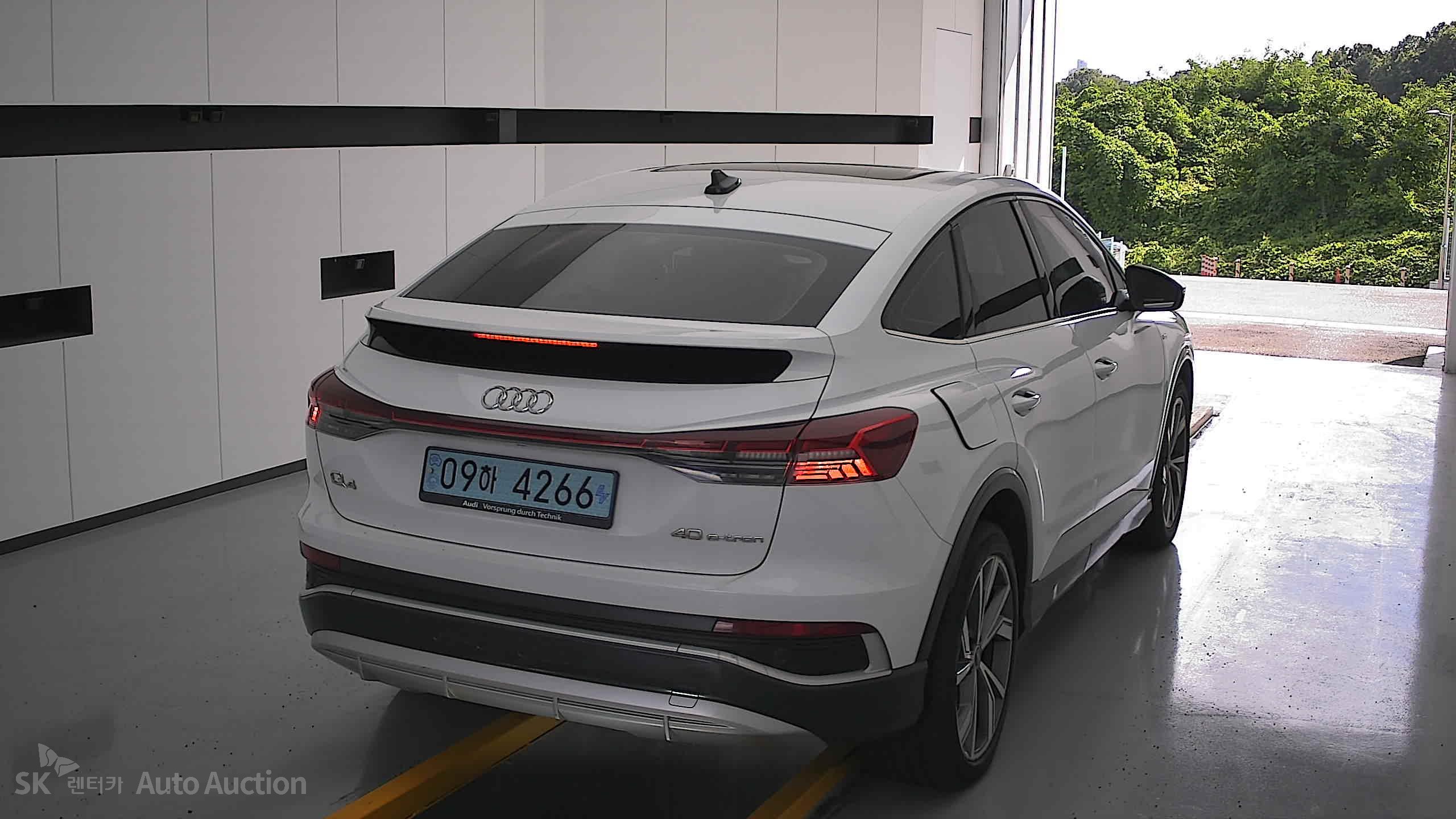 2022 - audi q4