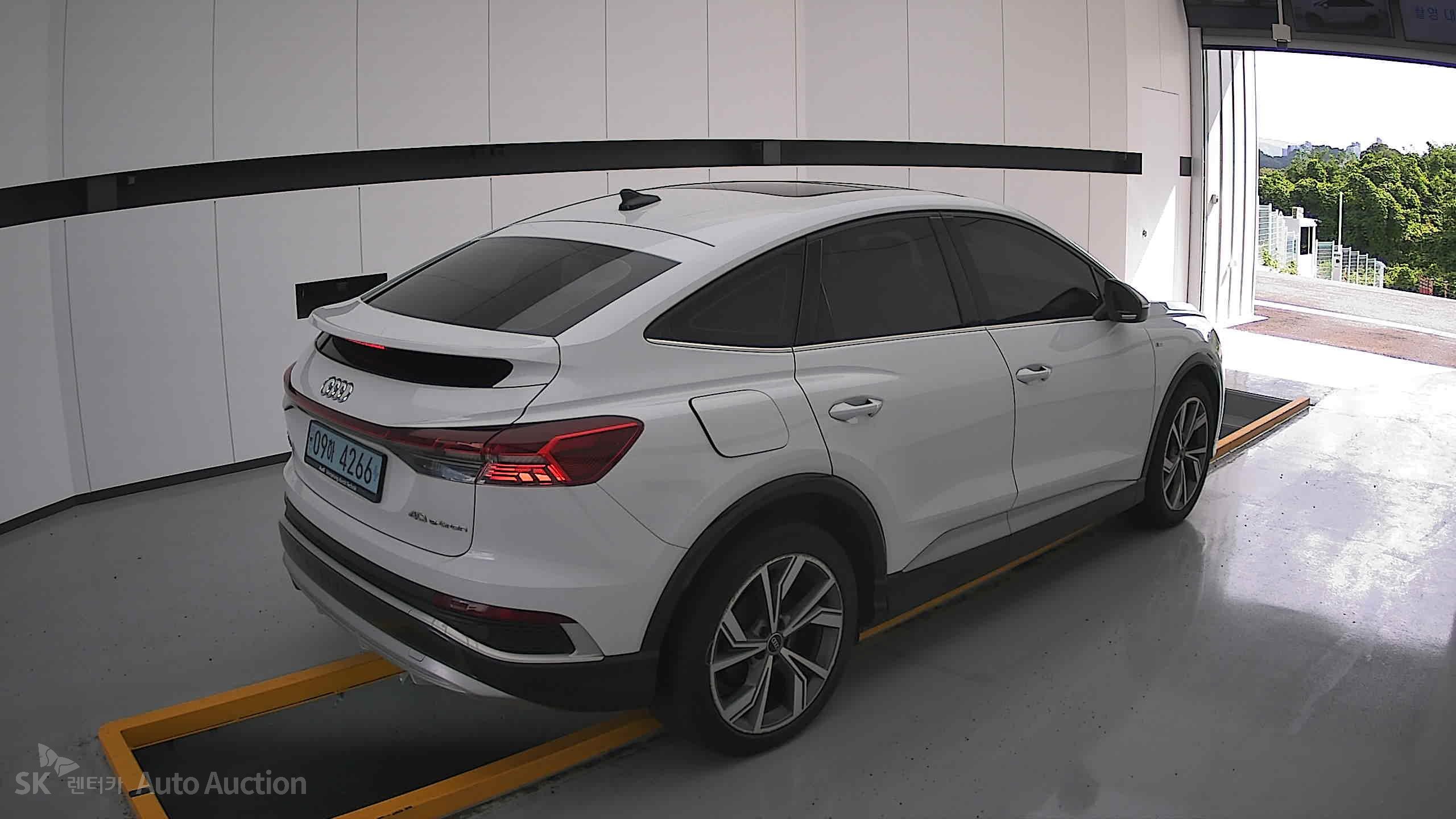 2022 - audi q4