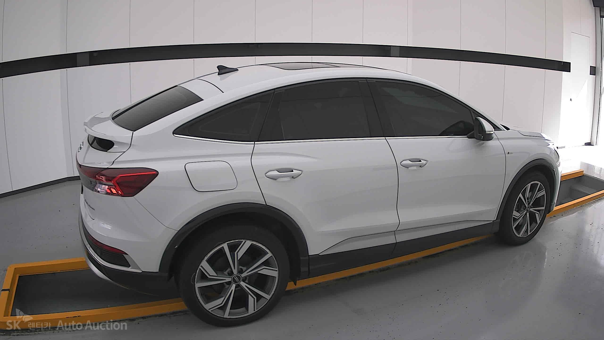 2022 - audi q4